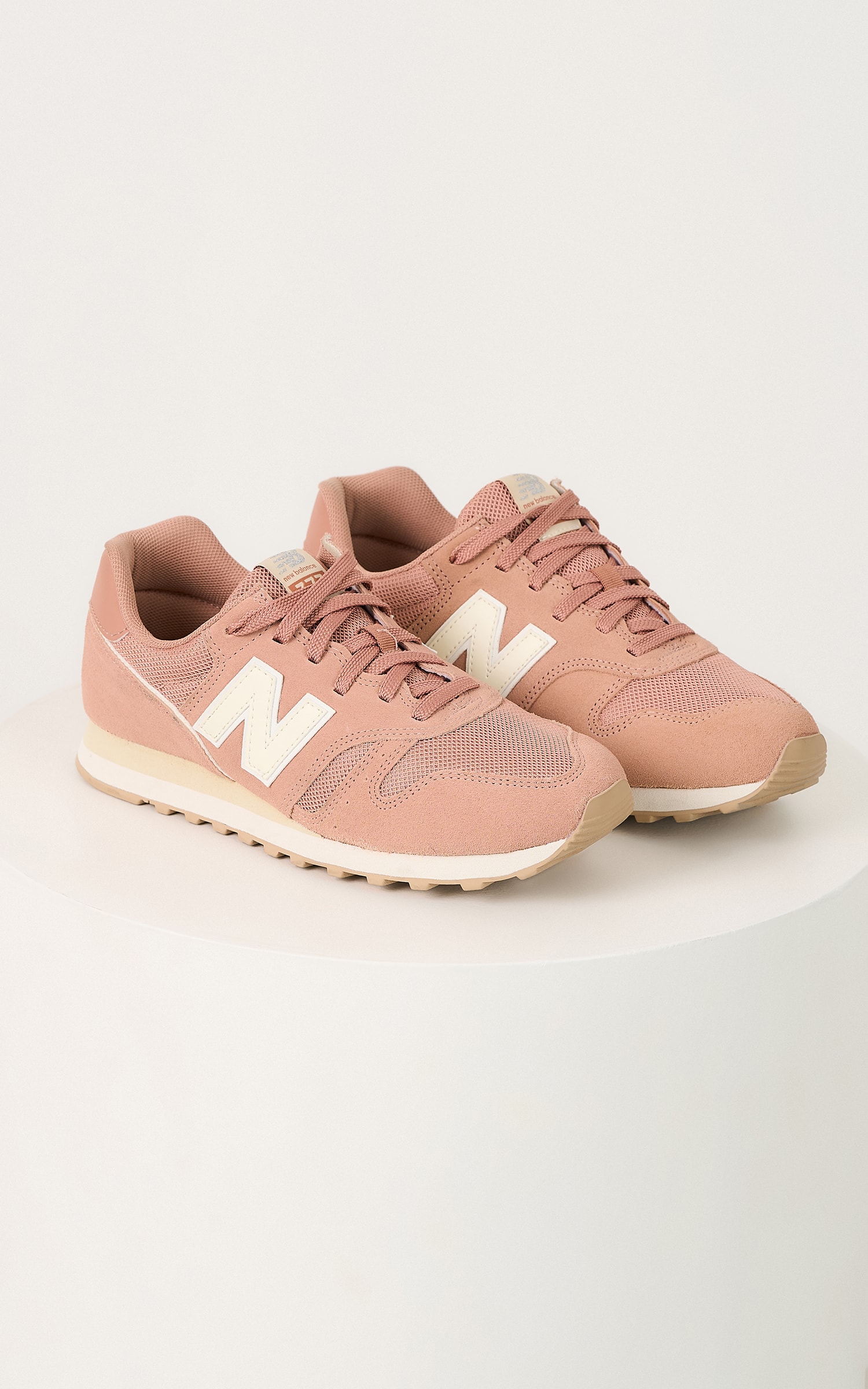 Tenis New Balance 373 Classico Nude