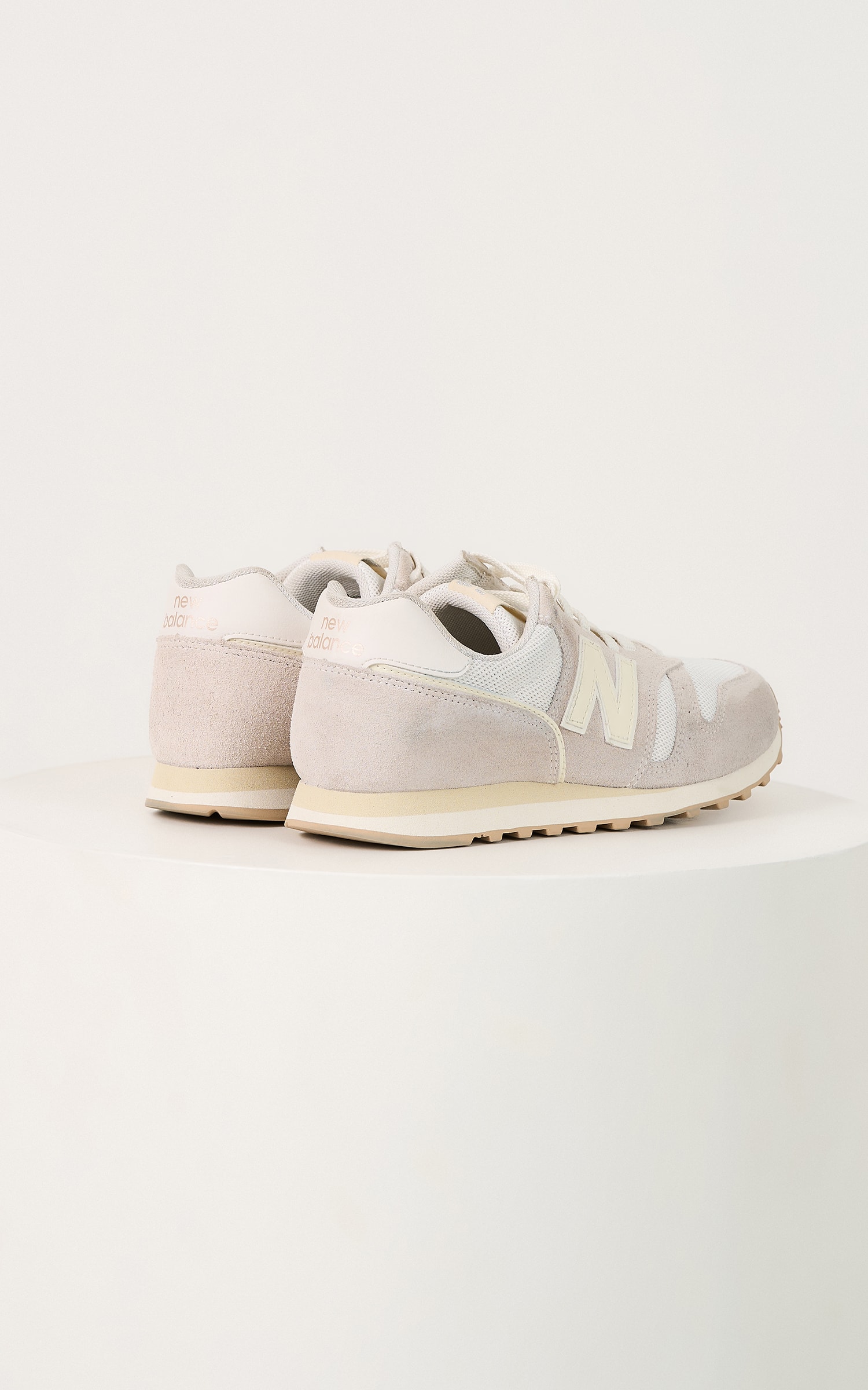 Tenis New Balance 373 Classico Off White