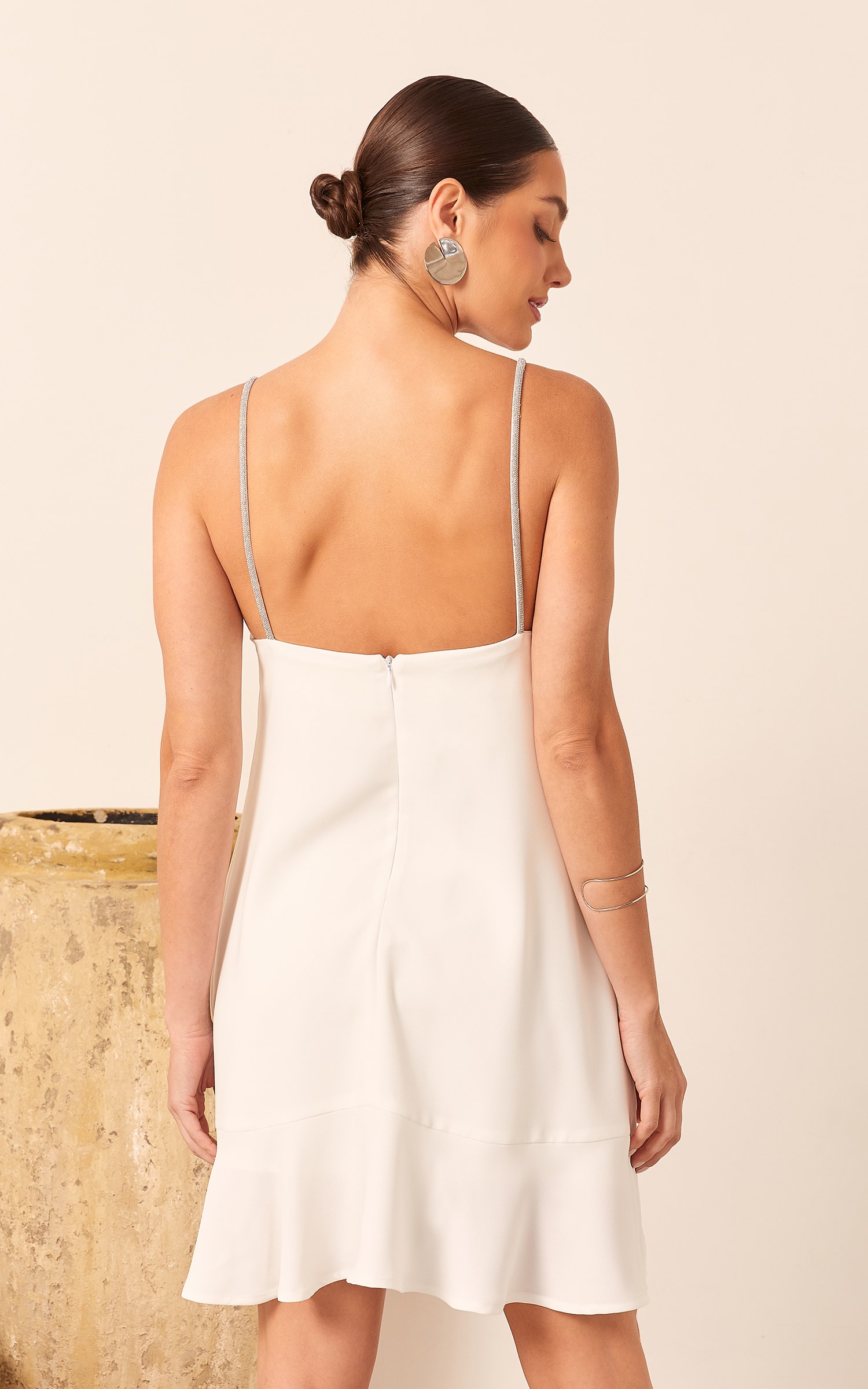 Vestido Curto Babado Bainha Off White