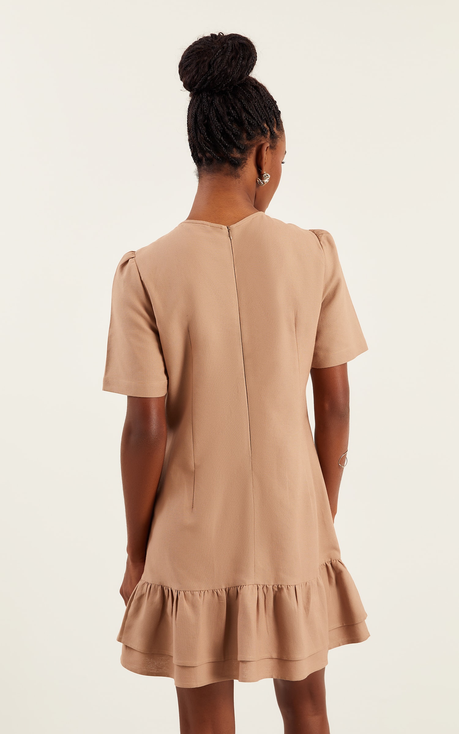 Vestido Curto Babados Lake Caqui