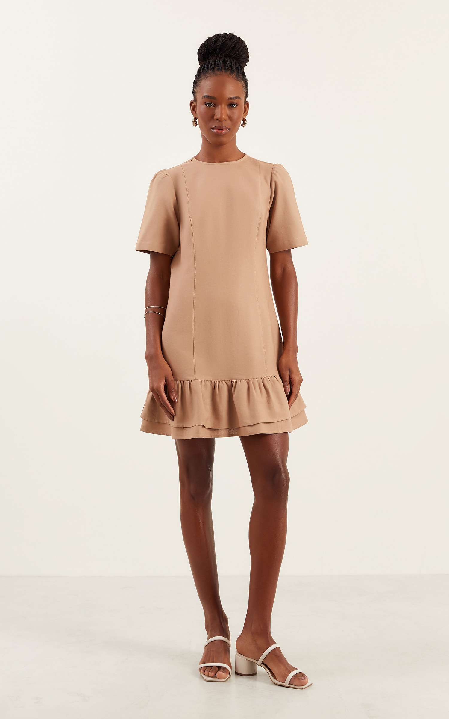 Vestido Curto Babados Lake Caqui