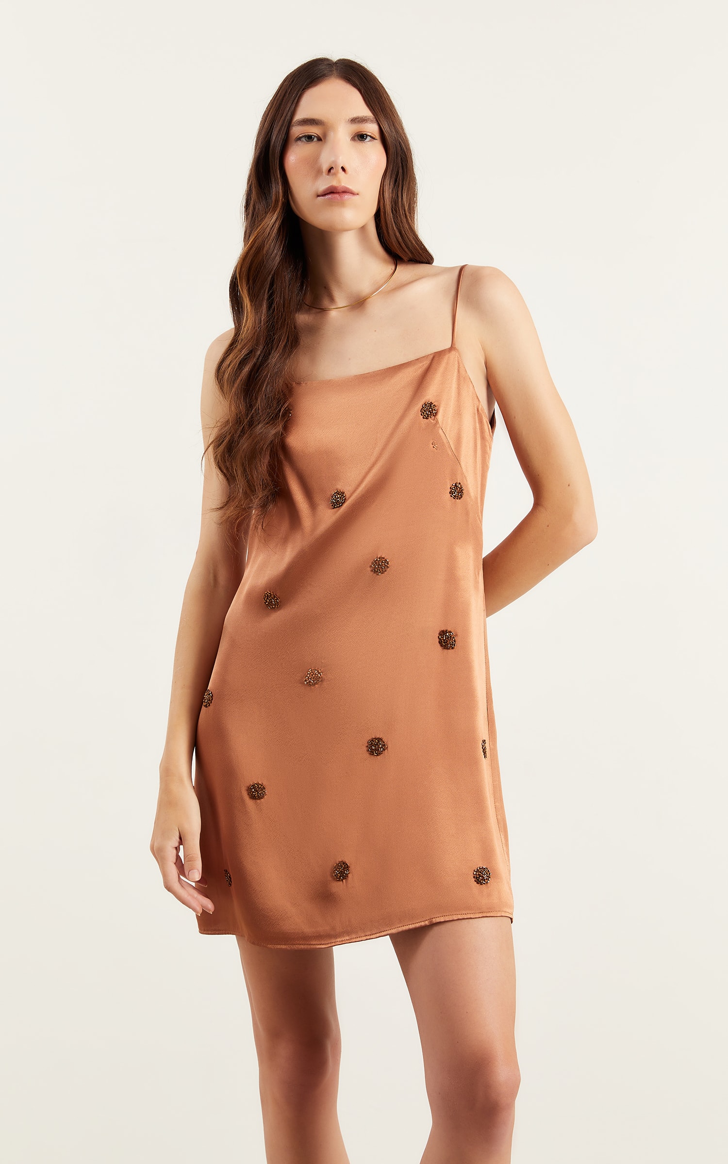 Vestido Curto Bordado Amendoa