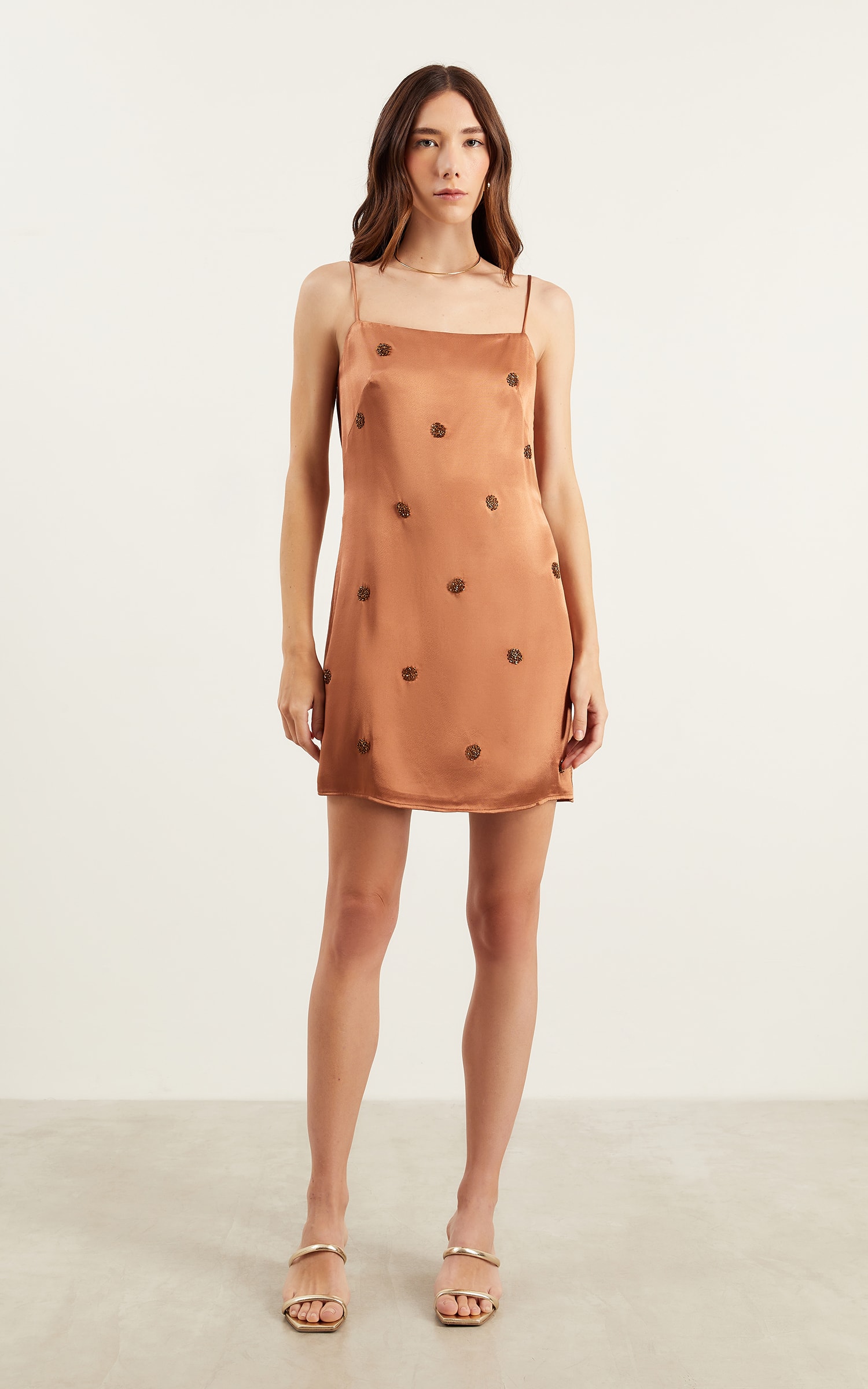 Vestido Curto Bordado Amendoa