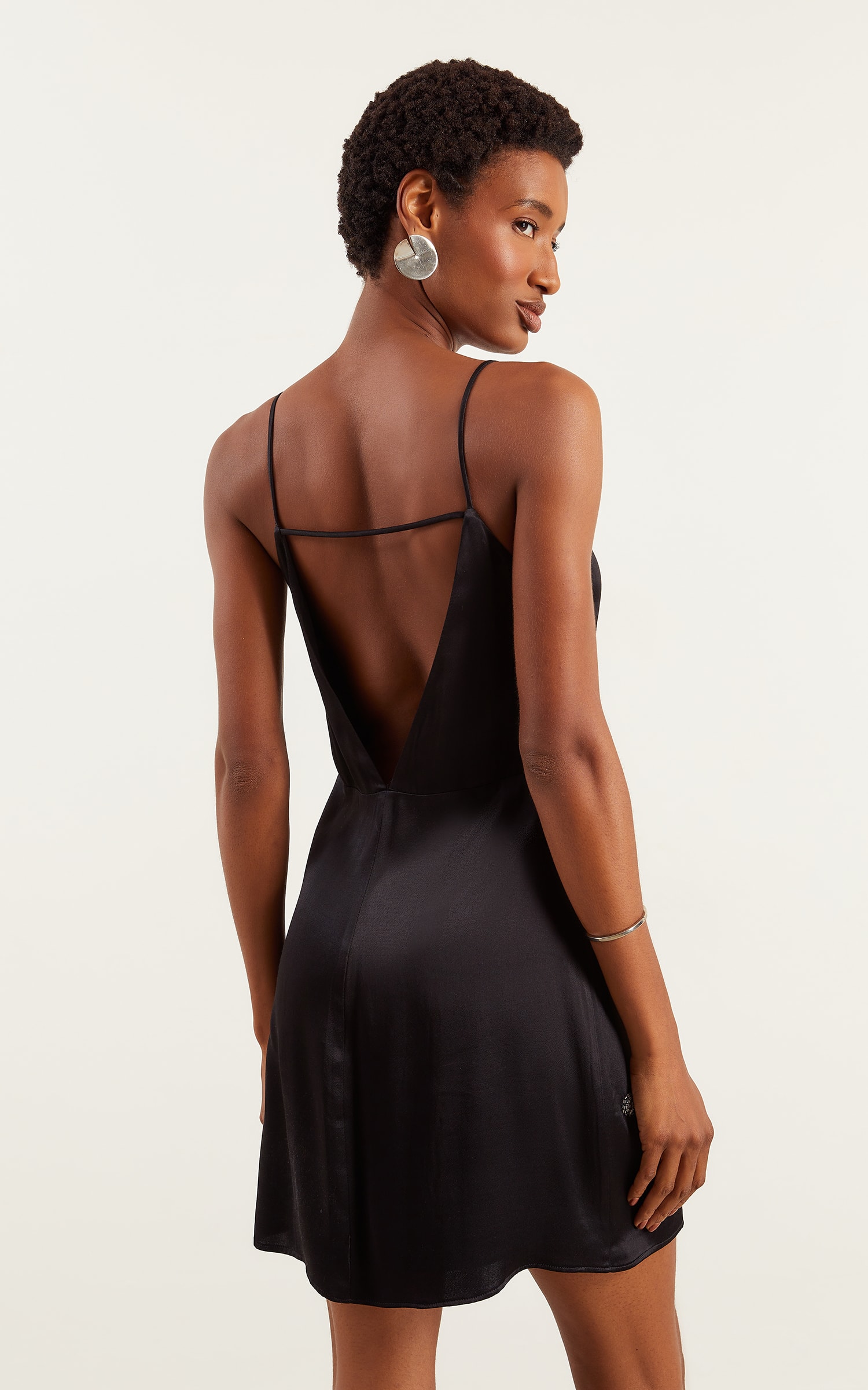 Vestido Curto Bordado Preto