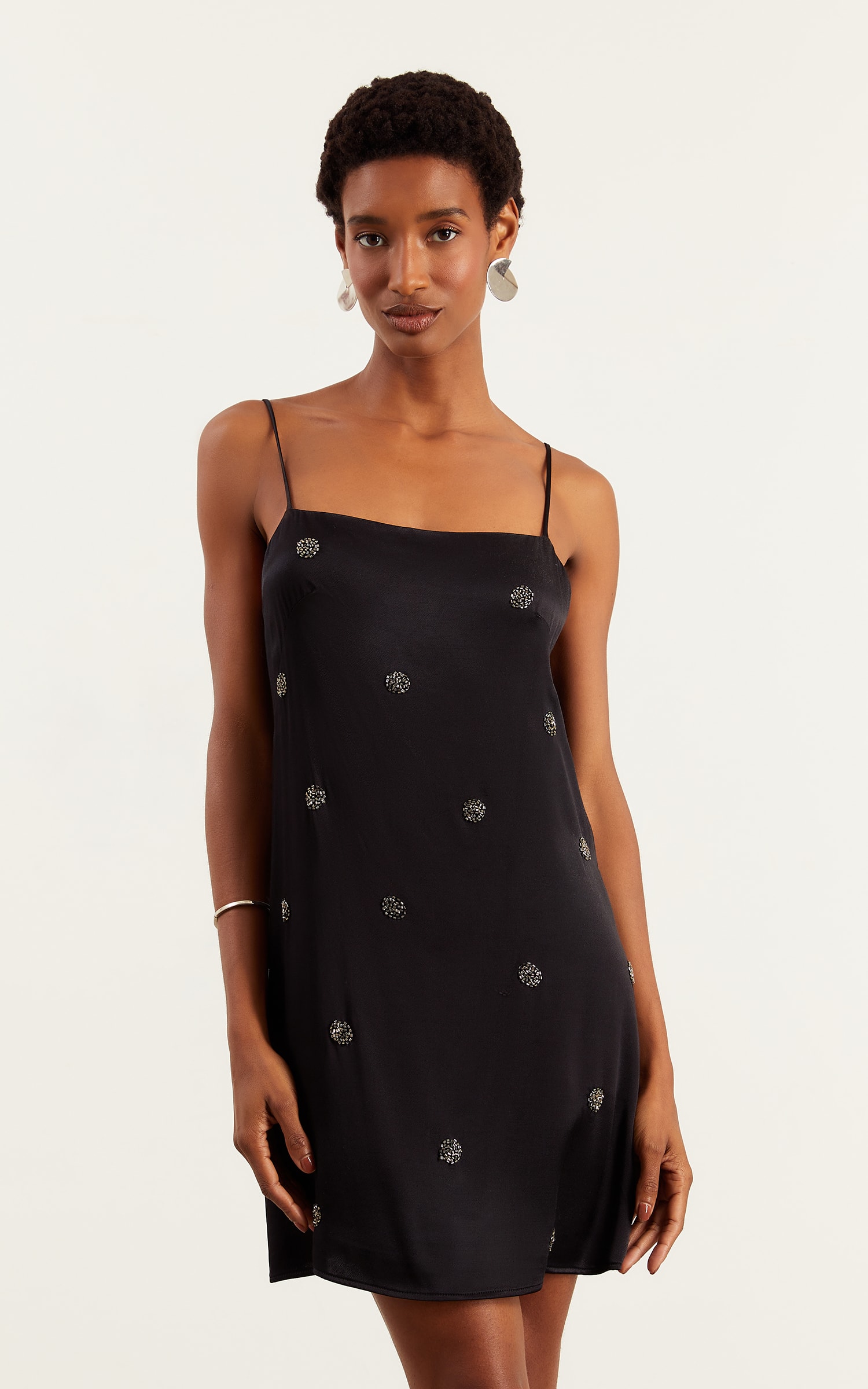 Vestido Curto Bordado Preto