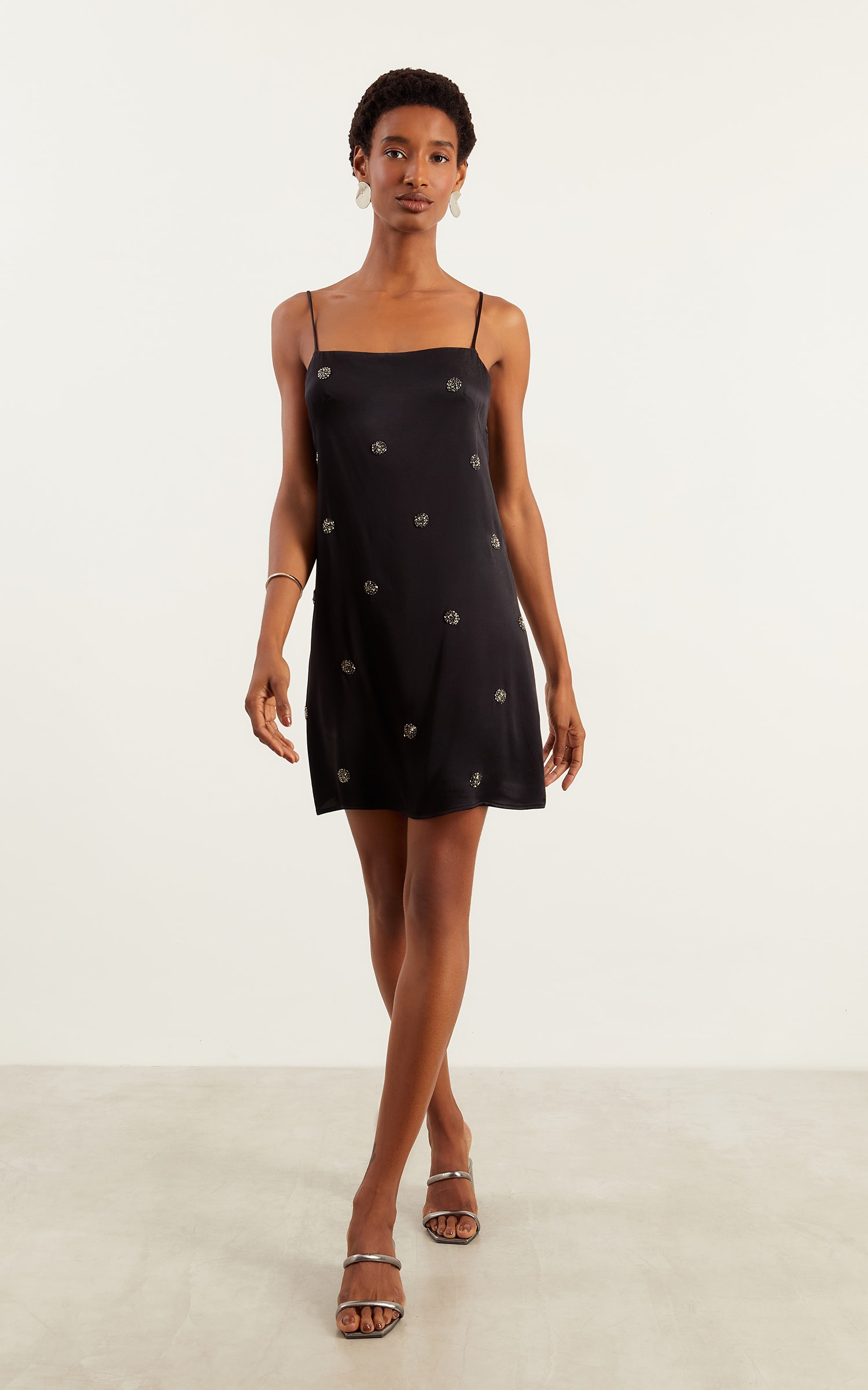Vestido Curto Bordado Preto
