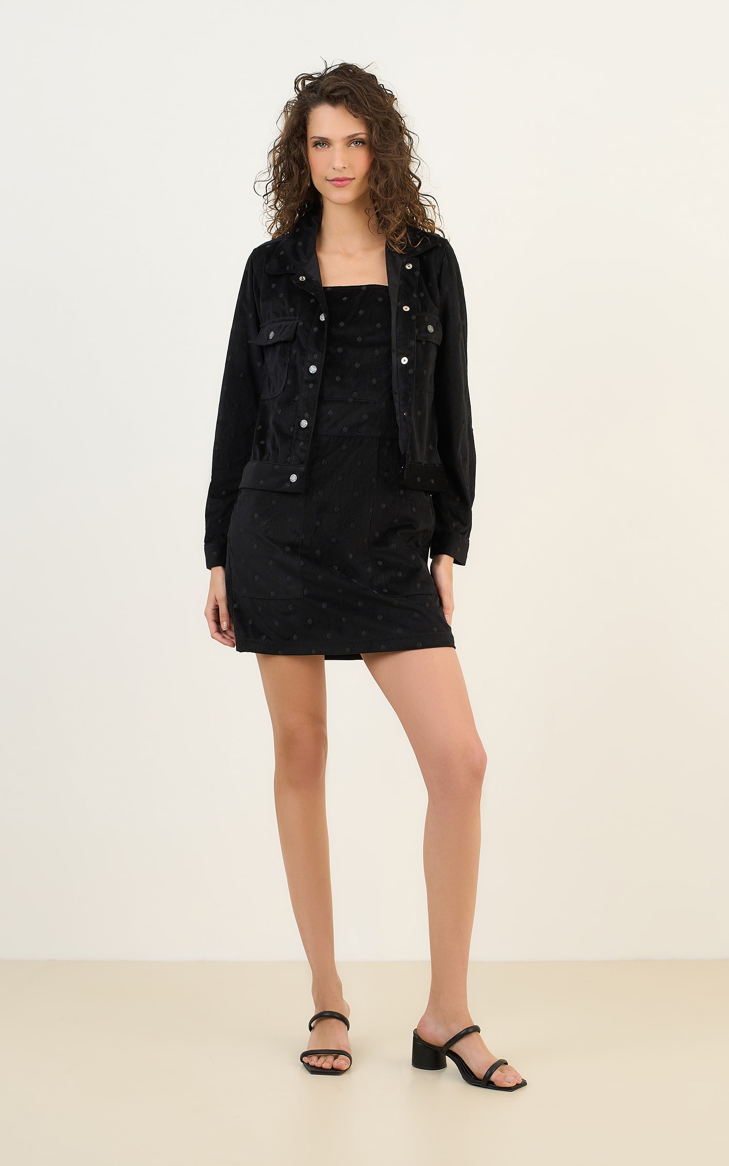 Vestido Curto Cotele Bordado Preto
