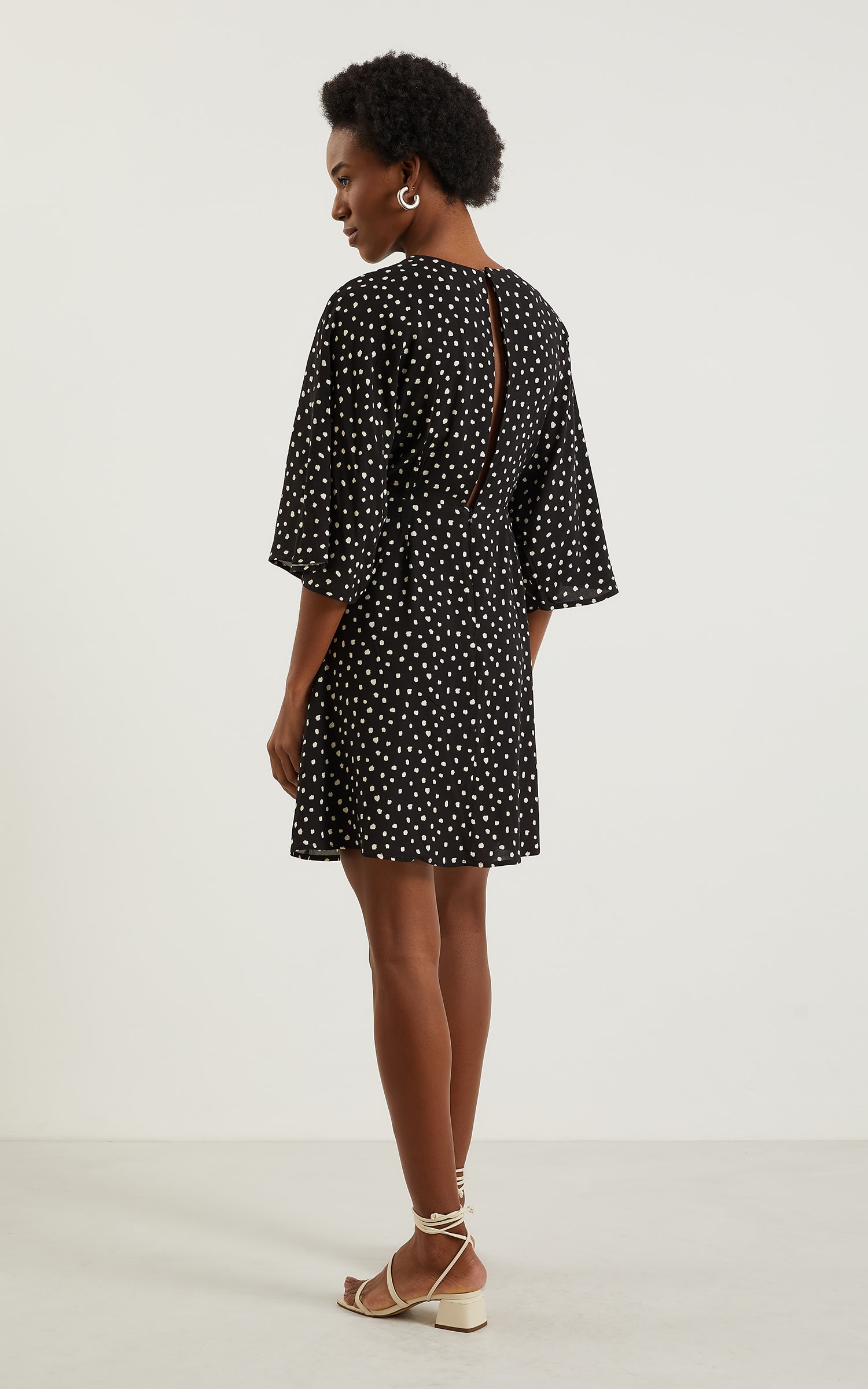 Vestido Curto Gloss Preto