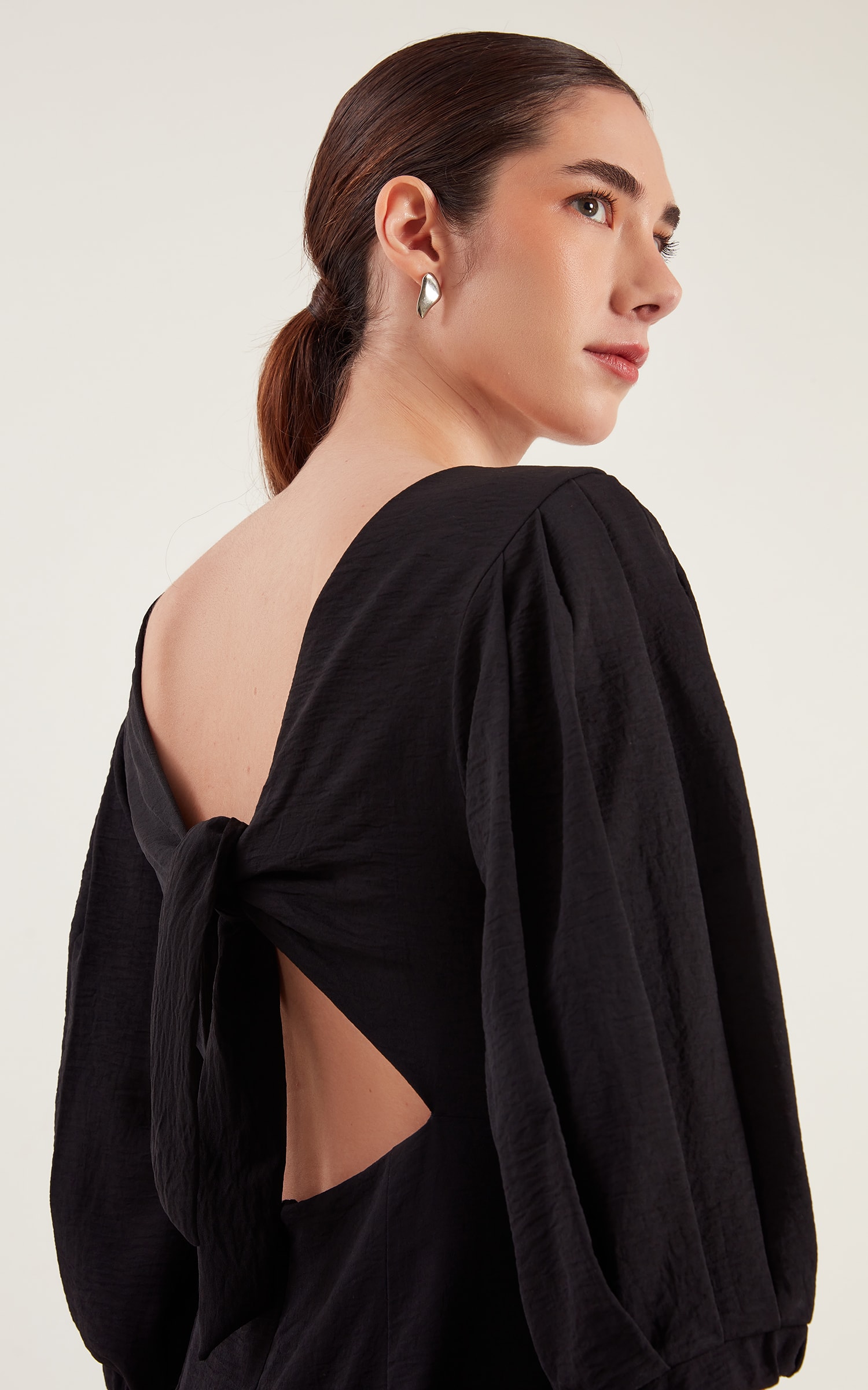 Vestido Curto Minimal Preto