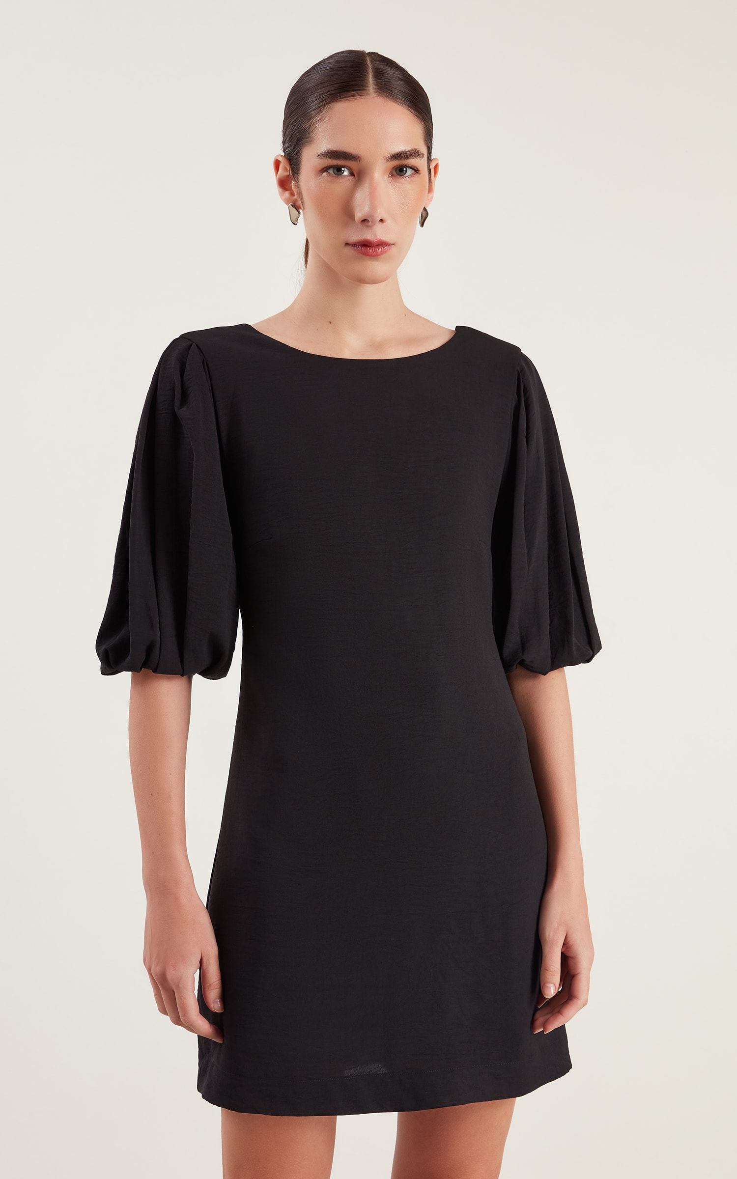 Vestido Curto Minimal Preto