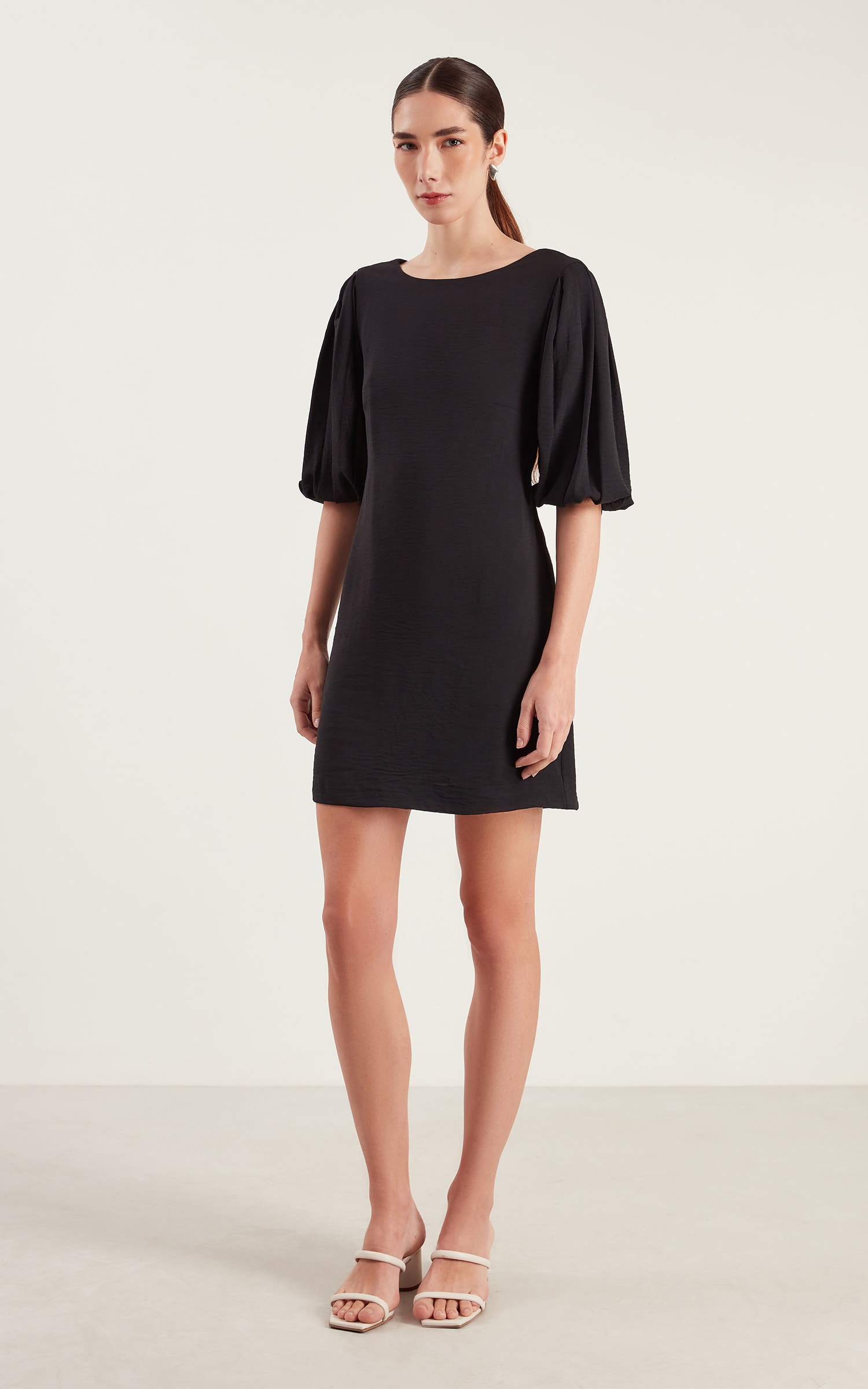 Vestido Curto Minimal Preto