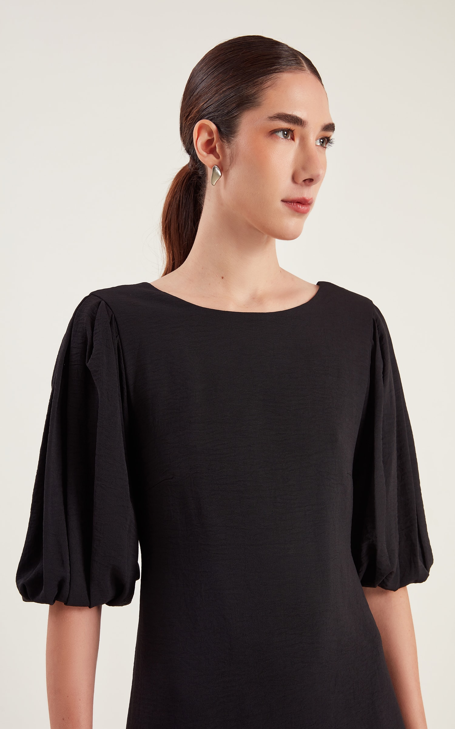 Vestido Curto Minimal Preto