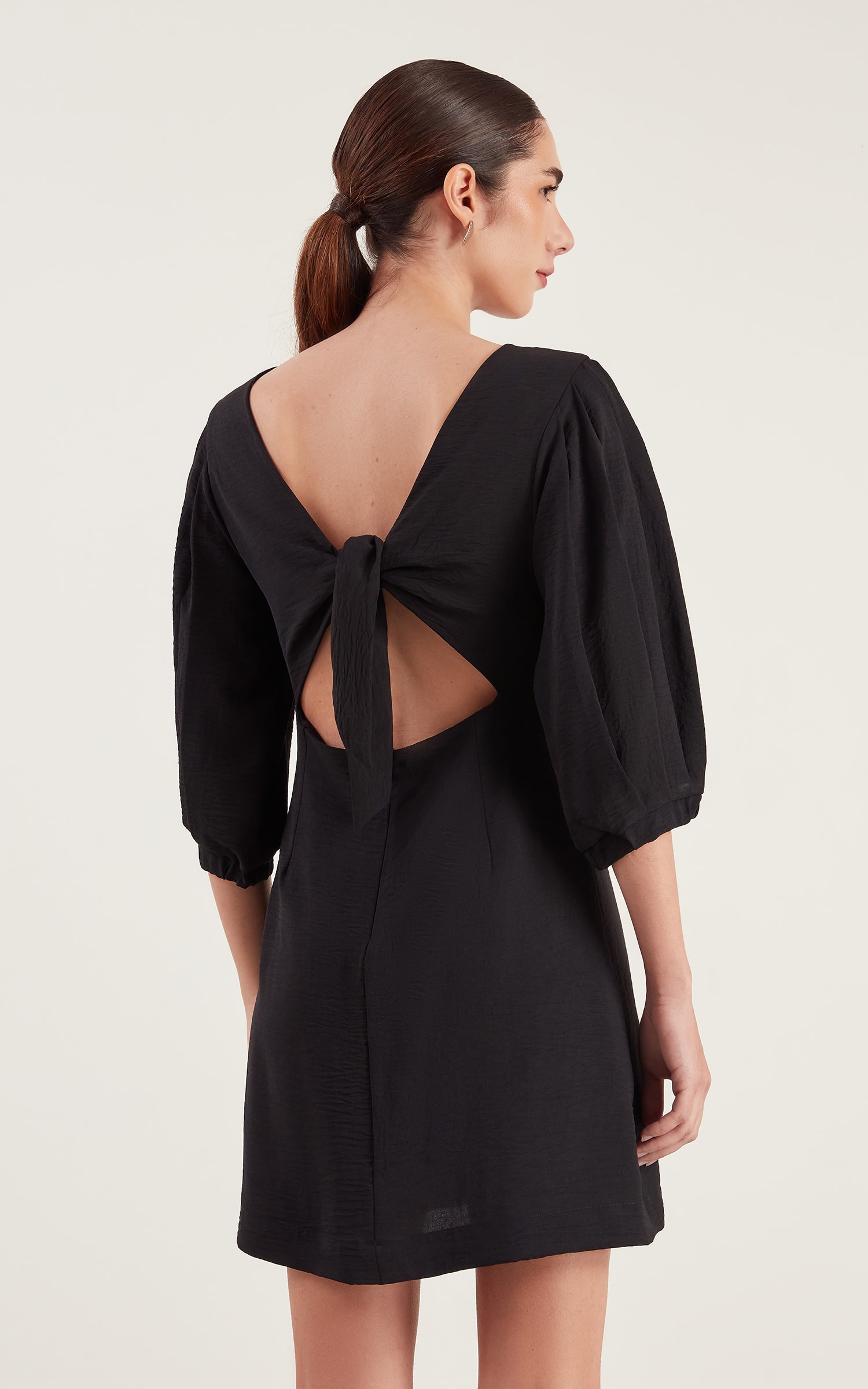 Vestido Curto Minimal Preto