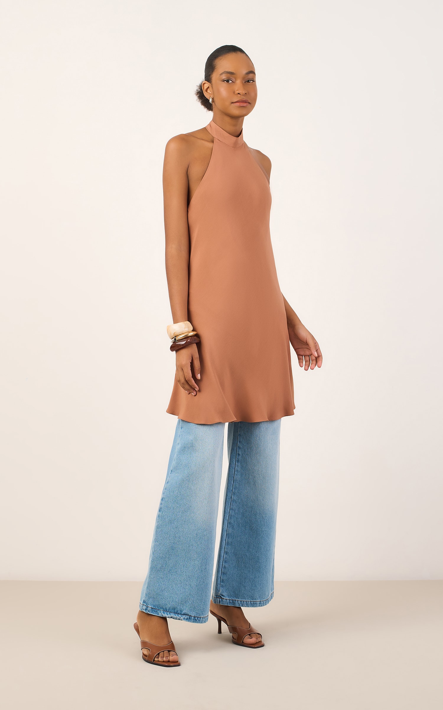 Vestido Curto Modern Amendoa