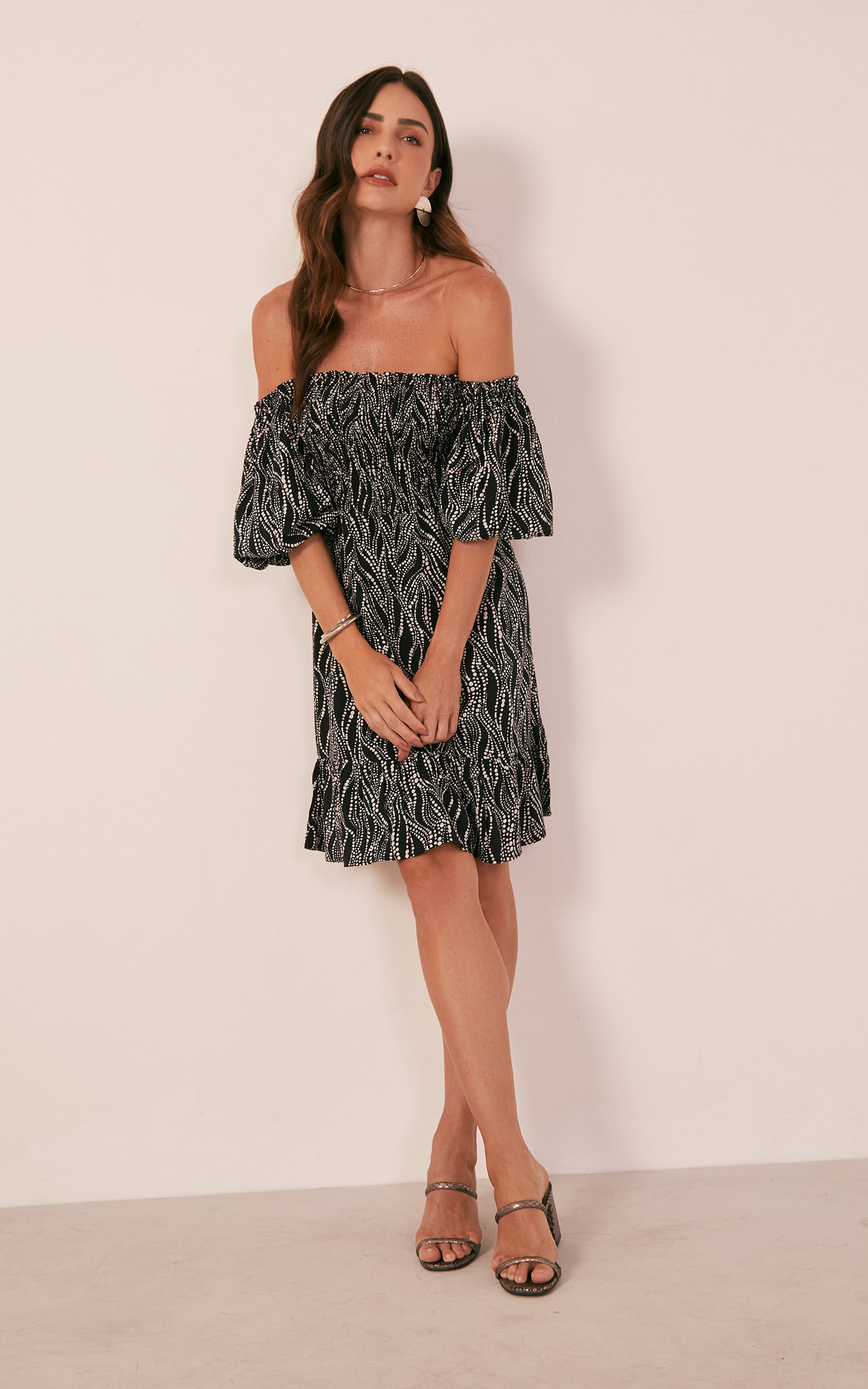 Vestido Curto Orly Ombro a Ombro Preto