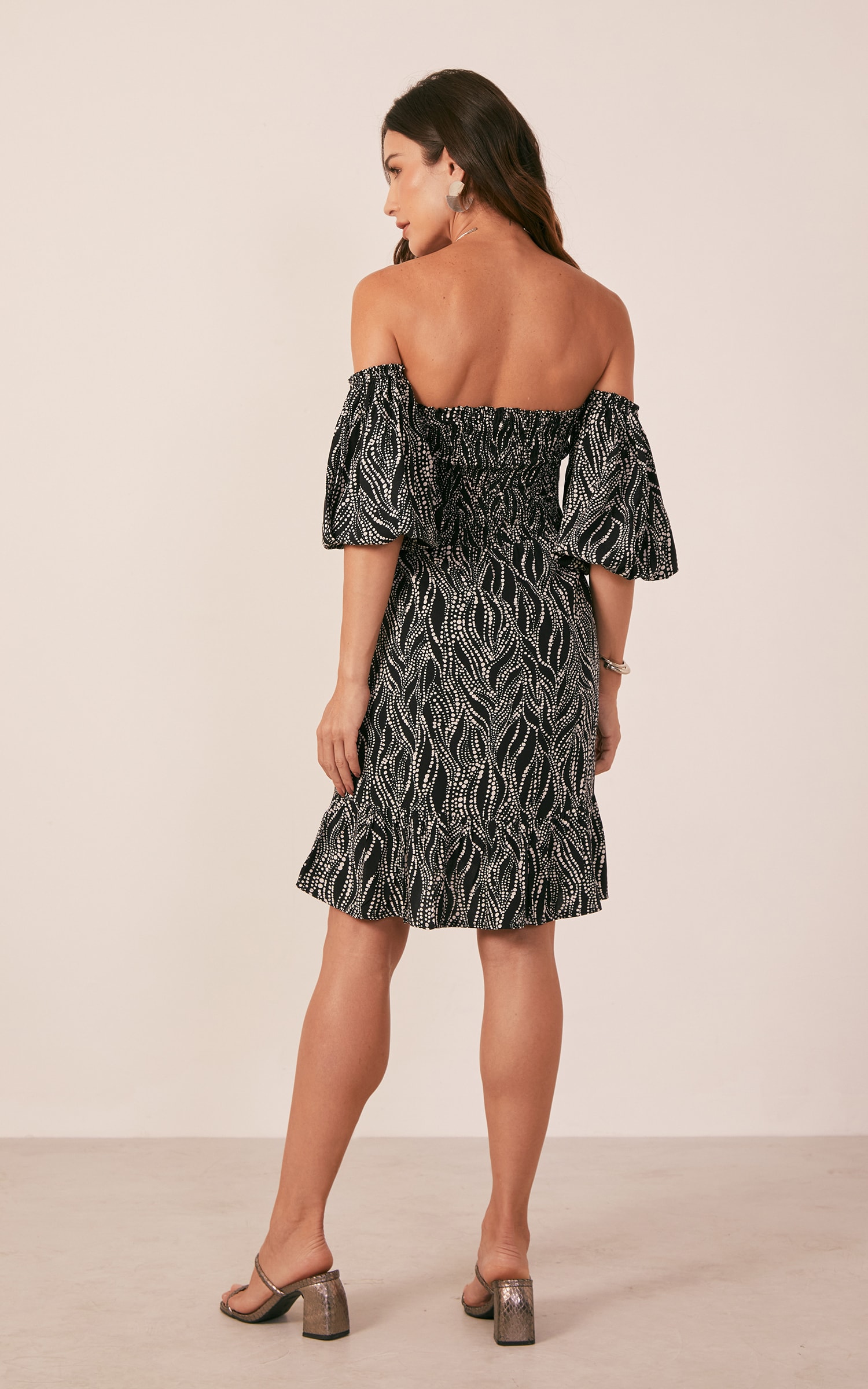 Vestido Curto Orly Ombro a Ombro Preto
