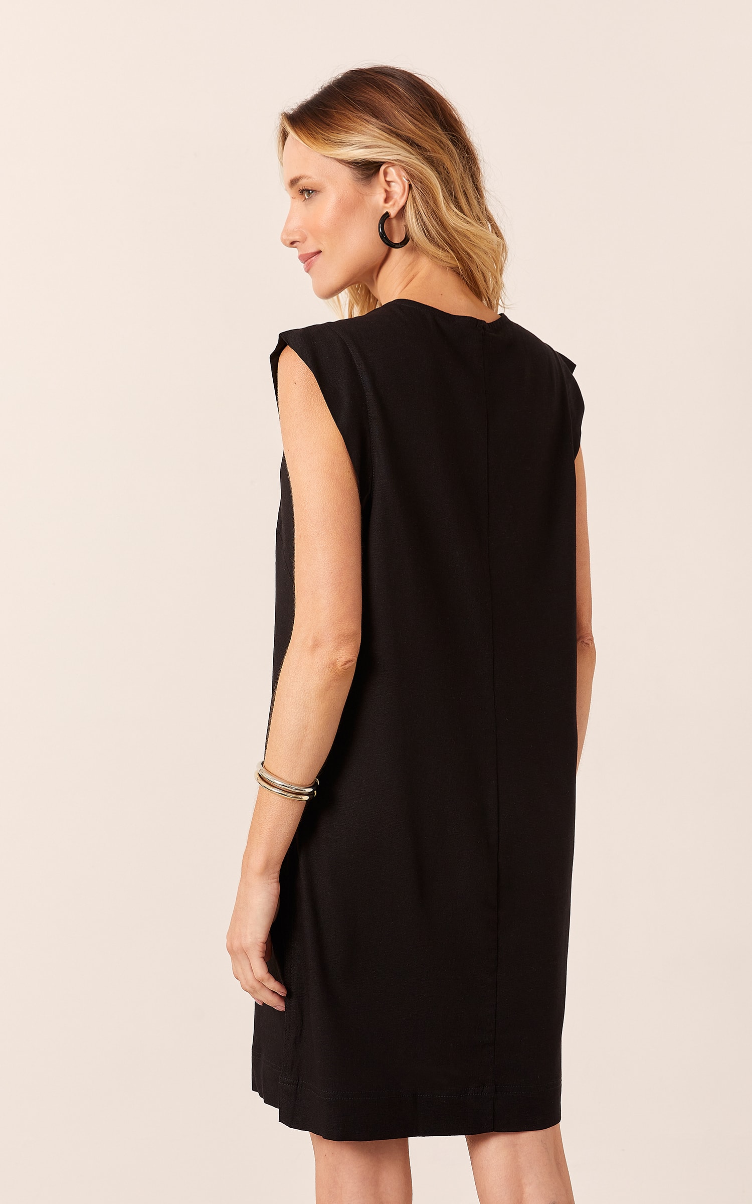Vestido Curto Pespontos Preto