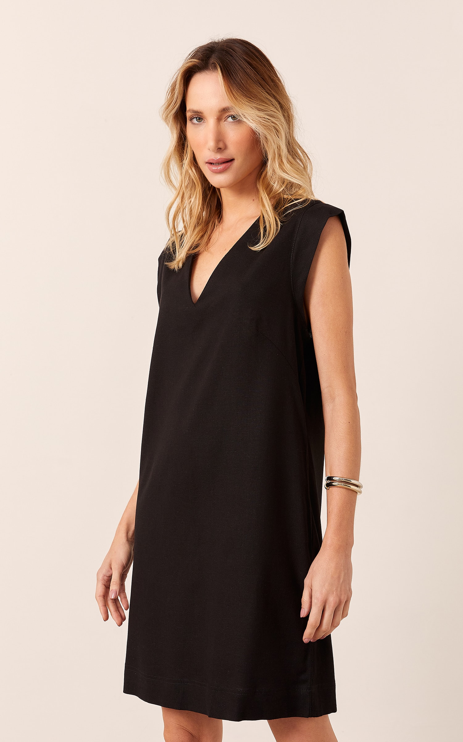Vestido Curto Pespontos Preto