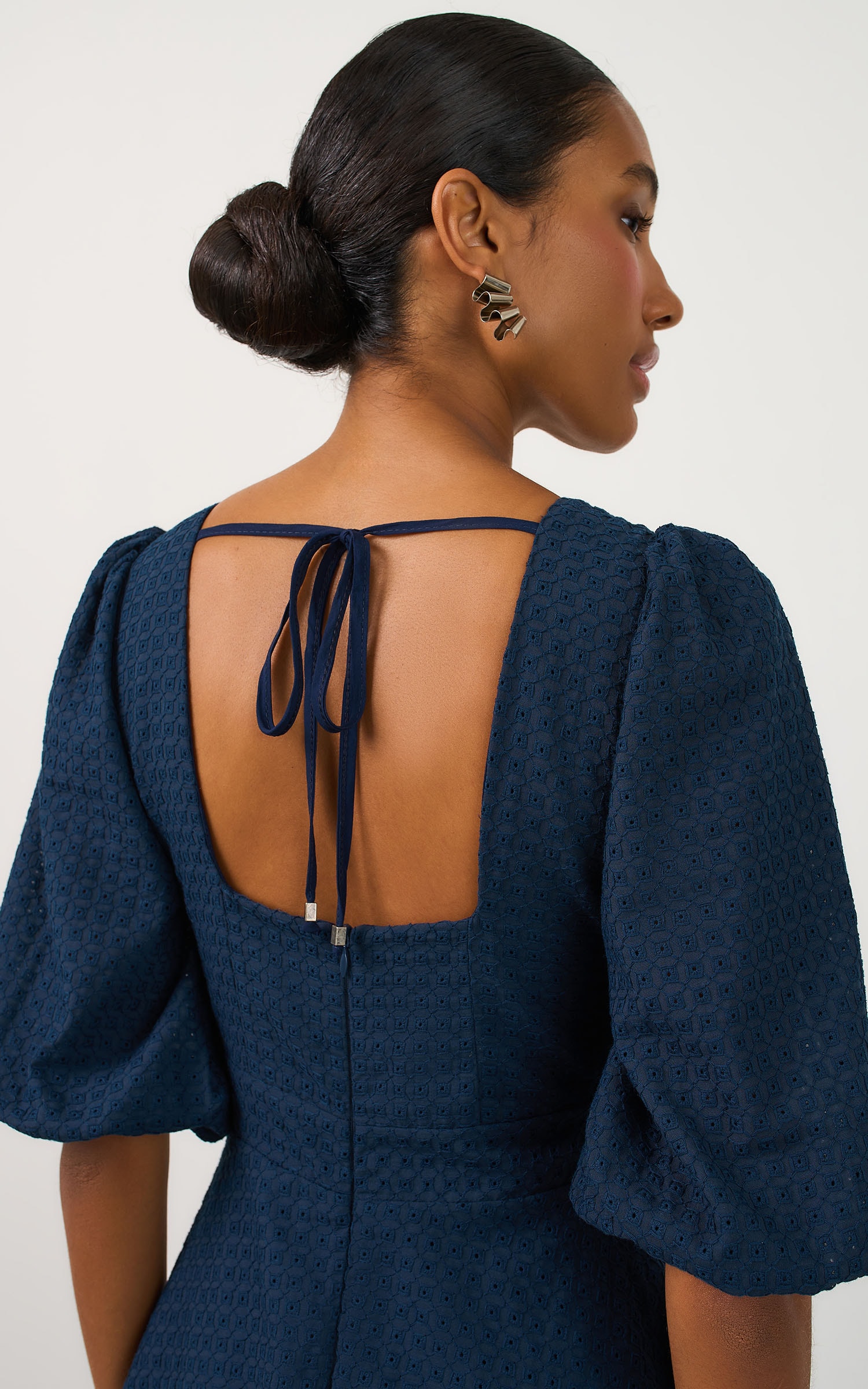 Vestido Longo Bordado Selenita Marinho
