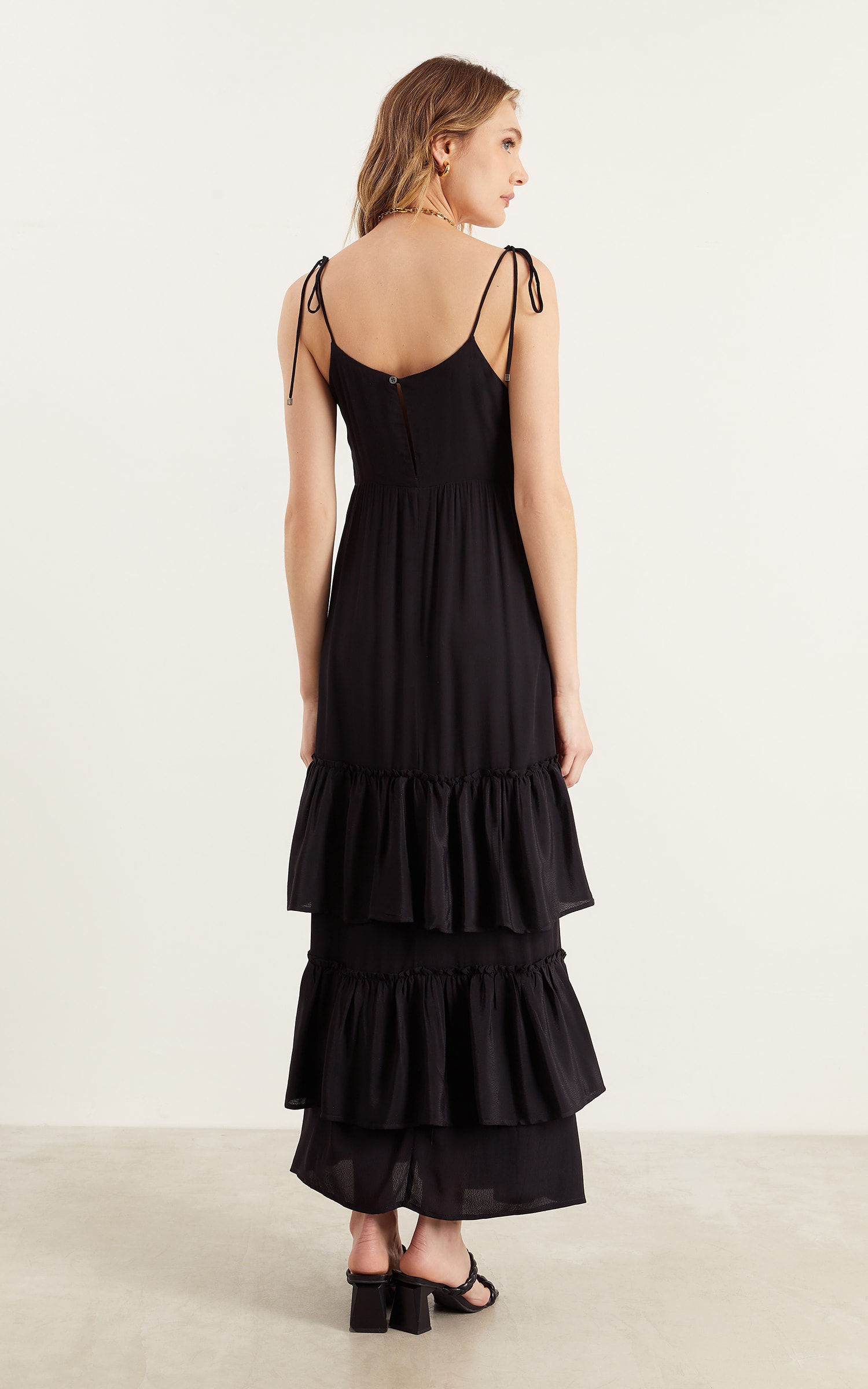 Vestido Longo Mix Babados Preto