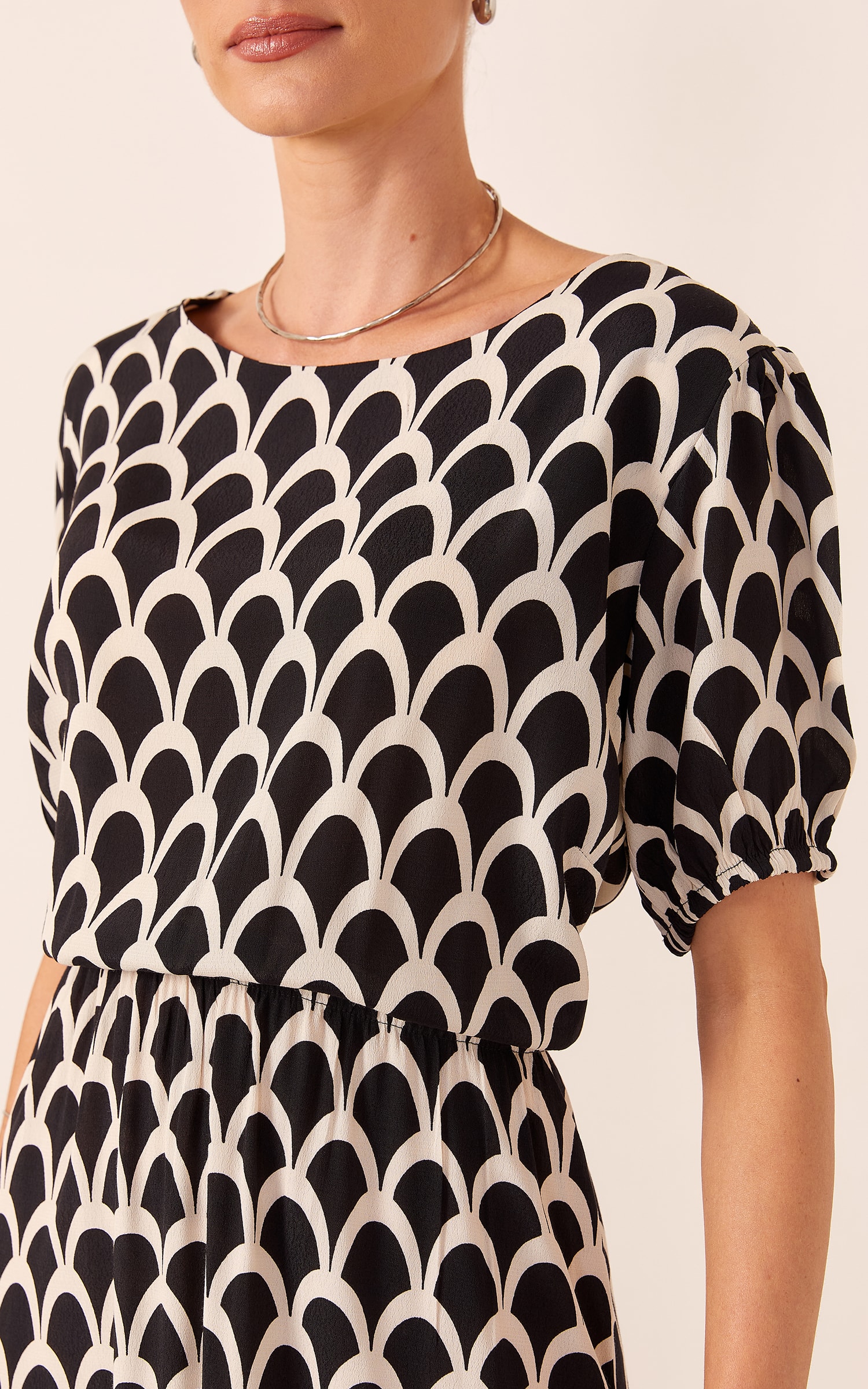 Vestido Midi Arcos Preto