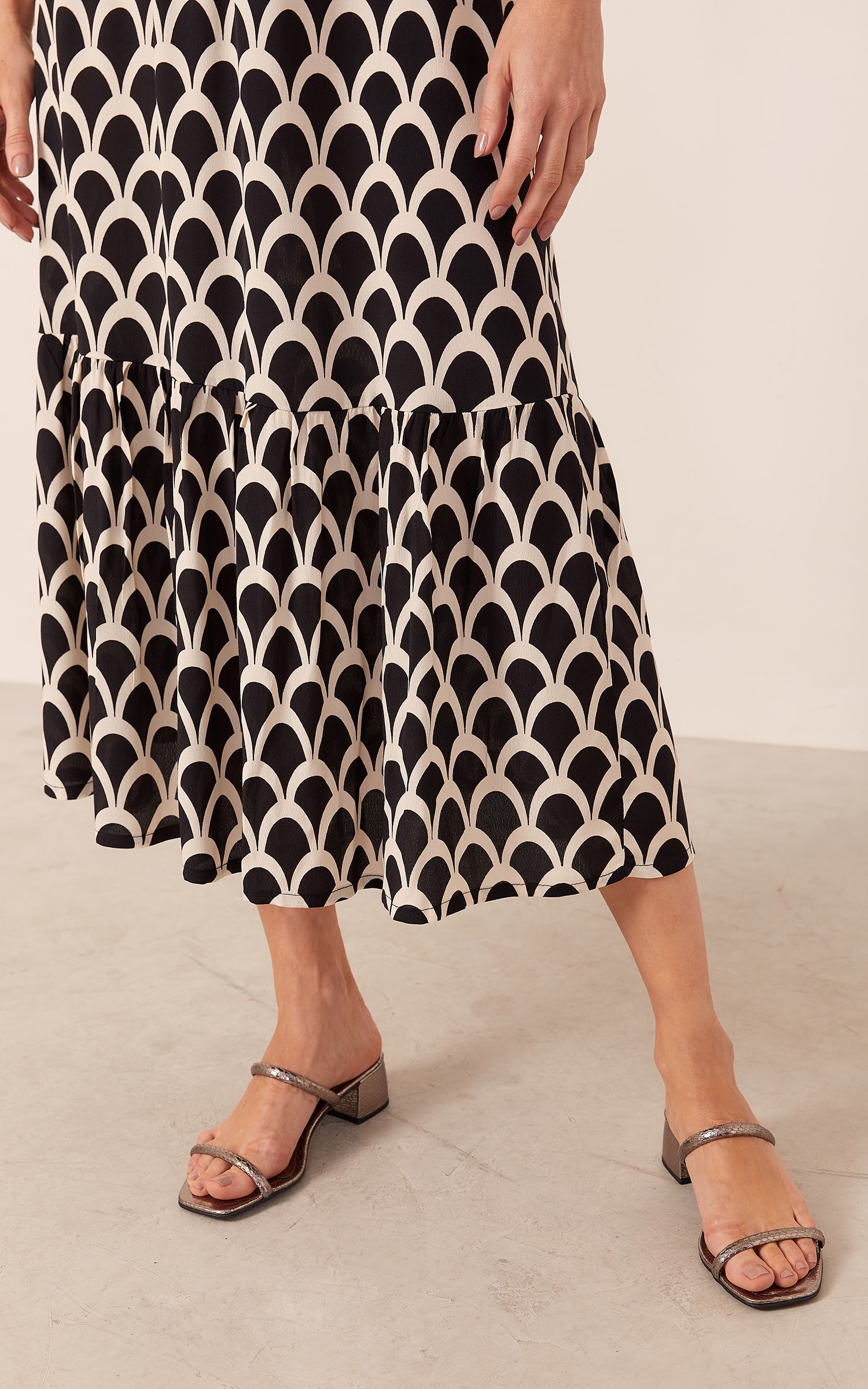 Vestido Midi Arcos Preto