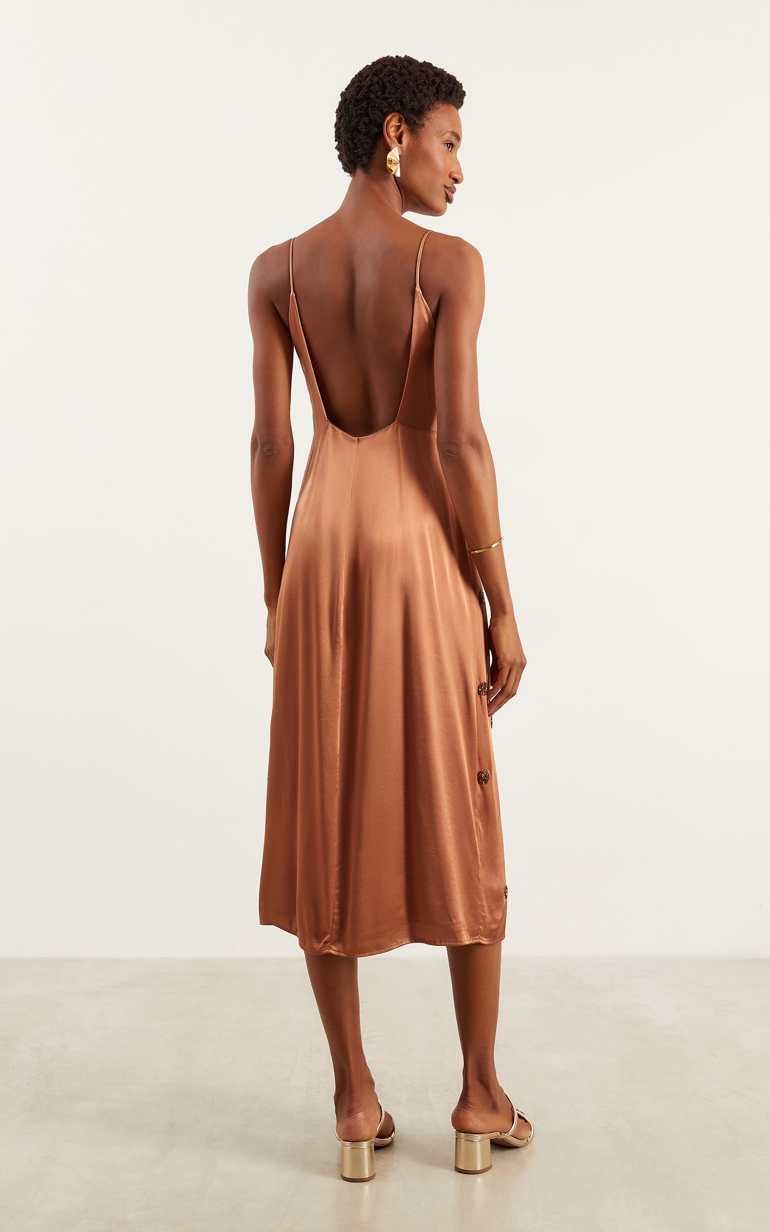 Vestido Midi Bordado Poá Amendoa