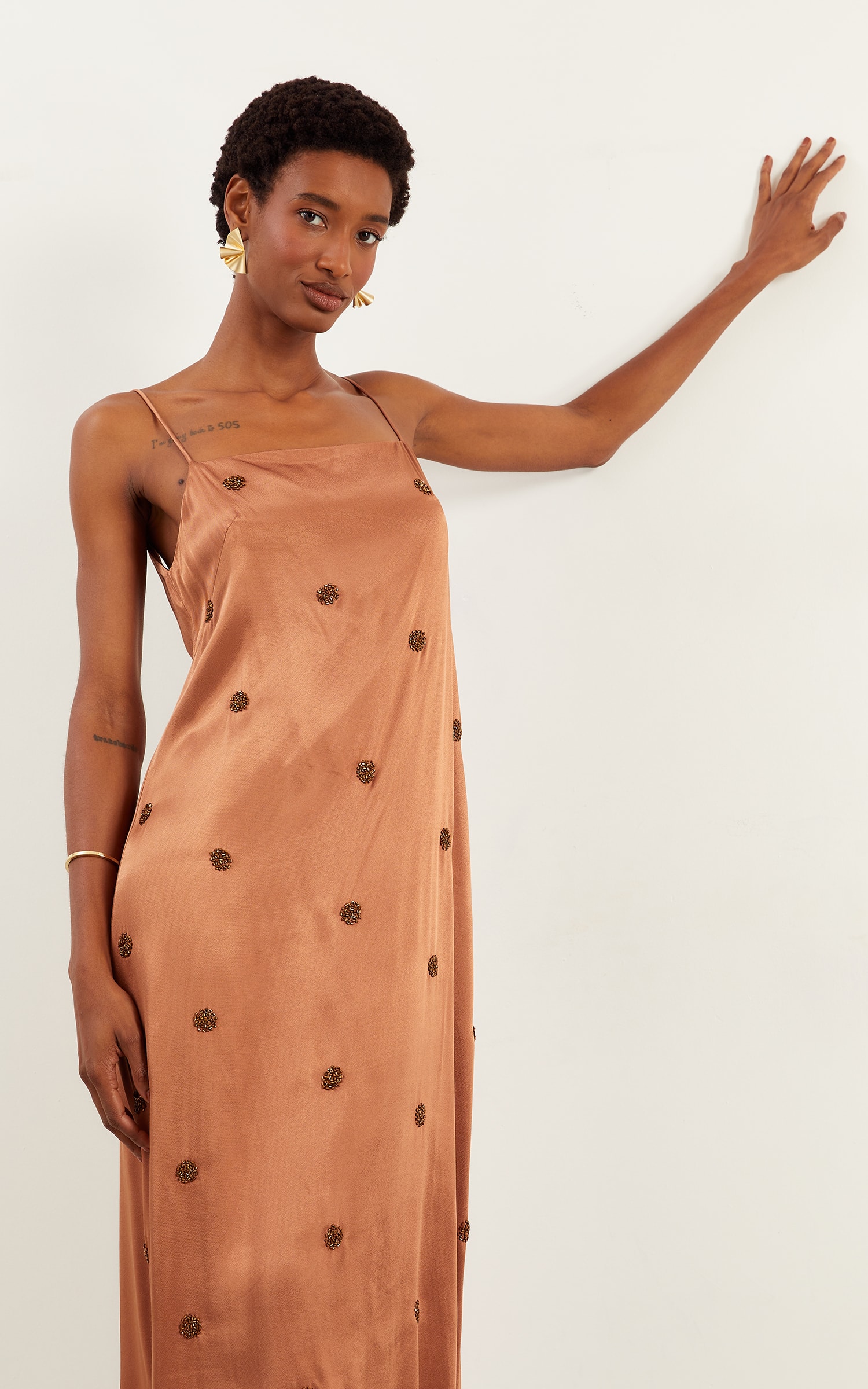 Vestido Midi Bordado Poá Amendoa