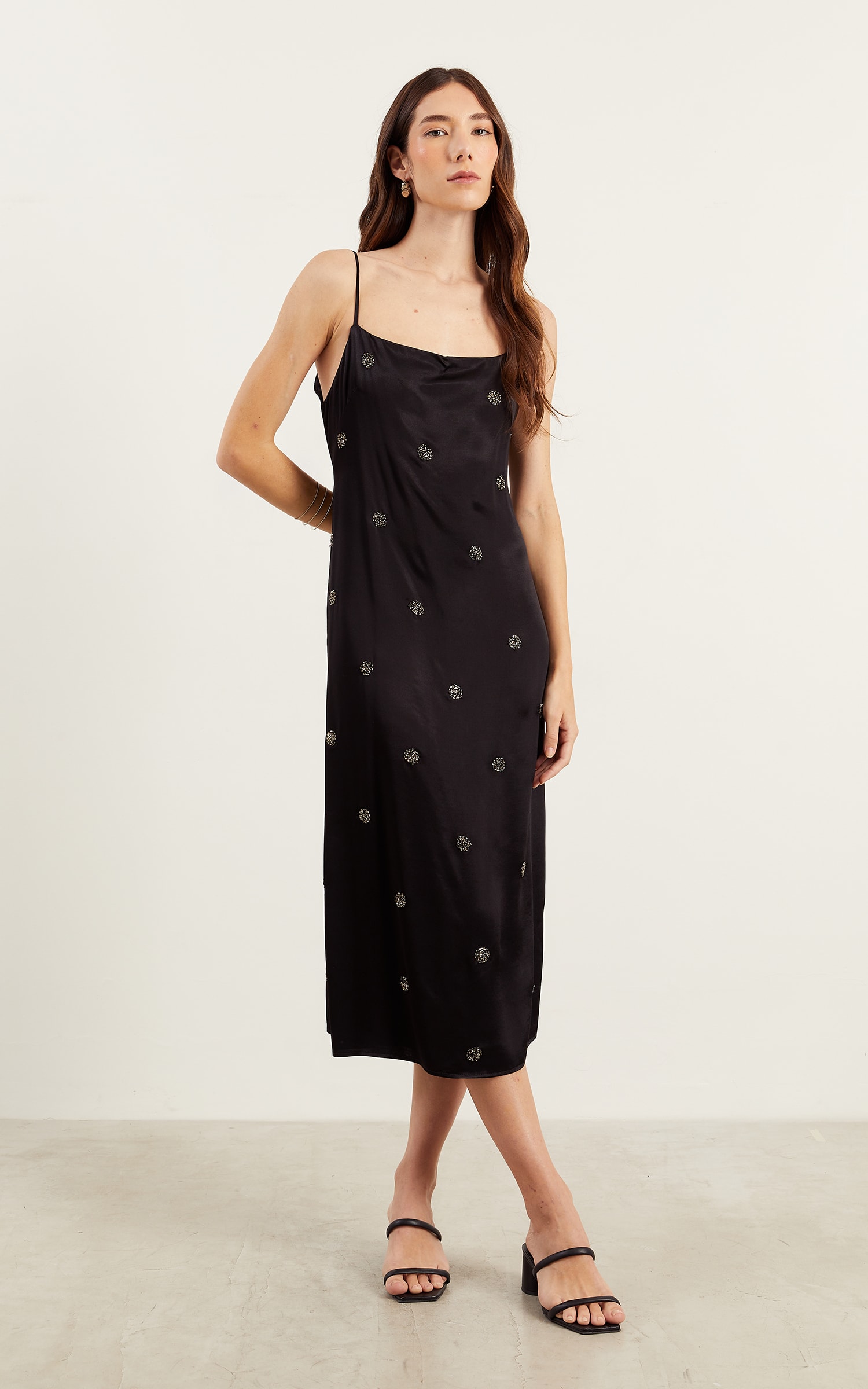Vestido Midi Bordado Poá Preto