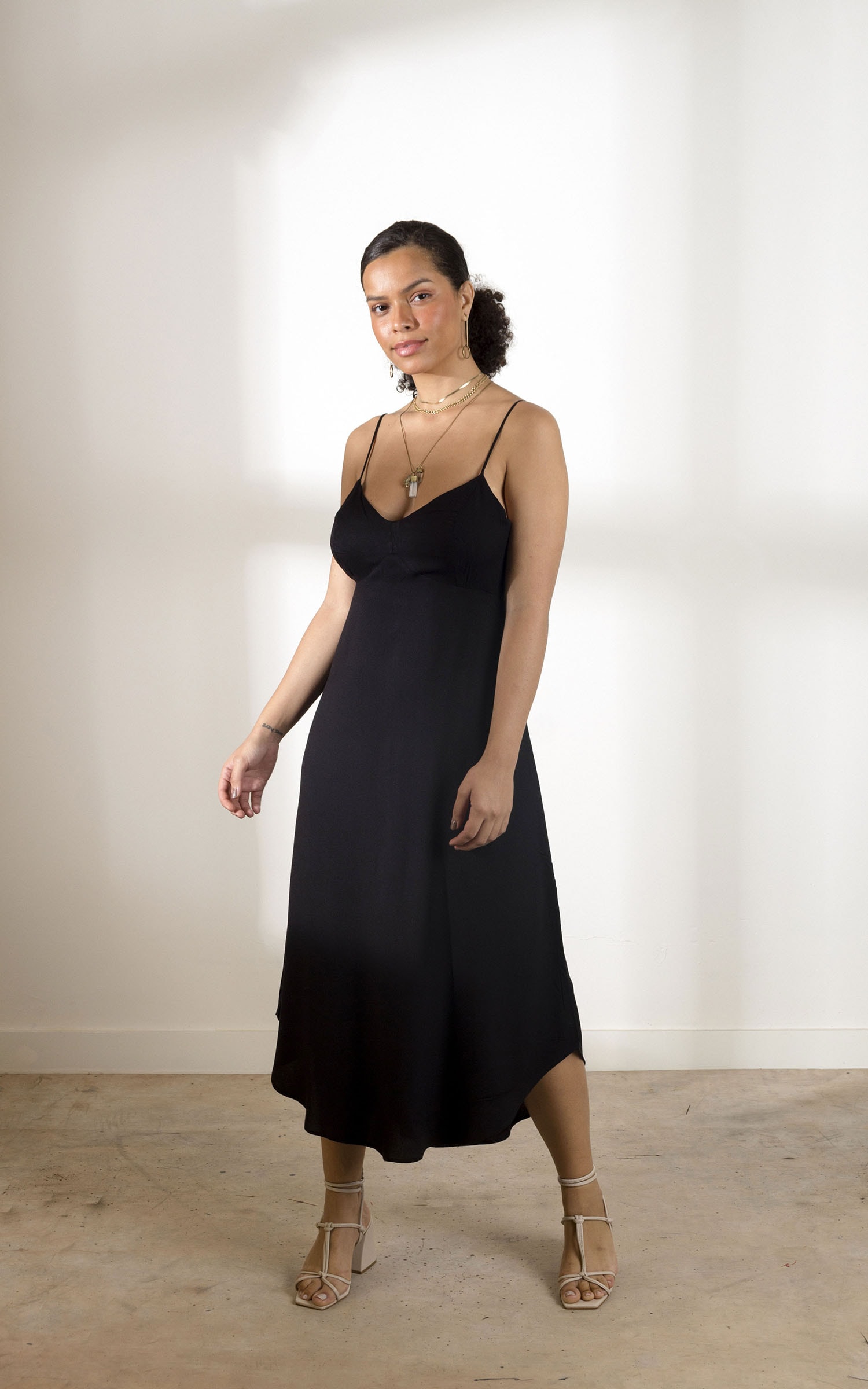Vestido Midi Fluid Preto