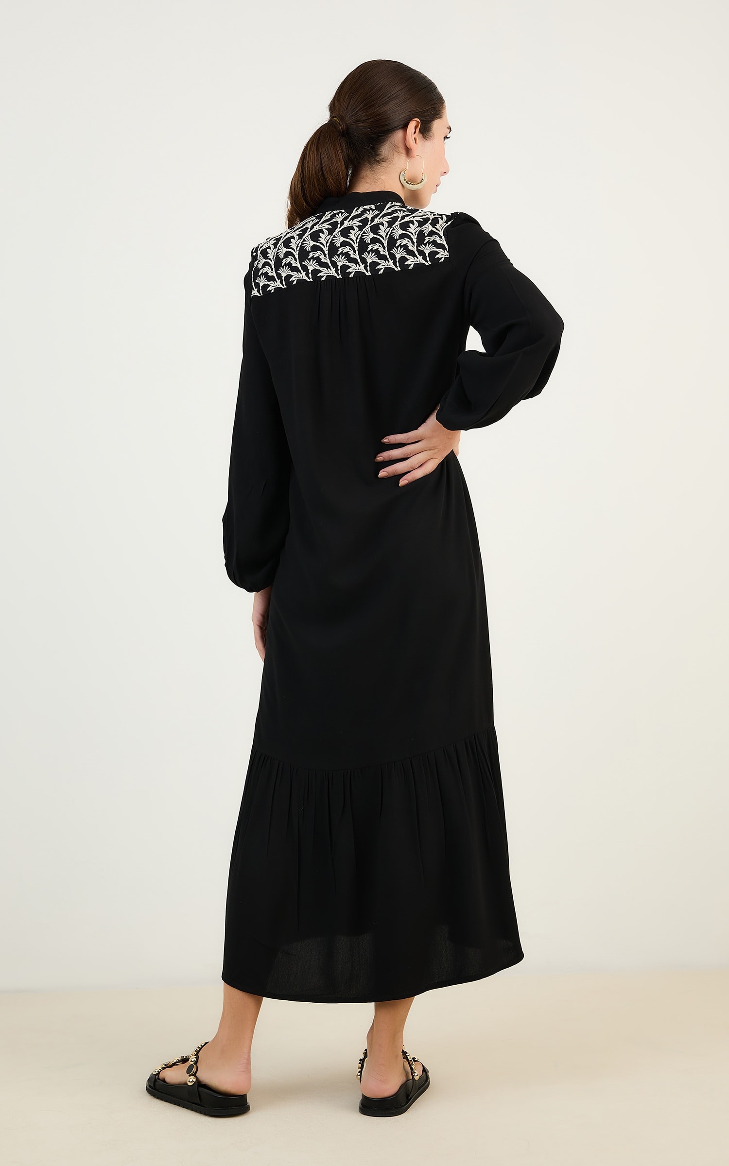Vestido Pala Bordada Preto