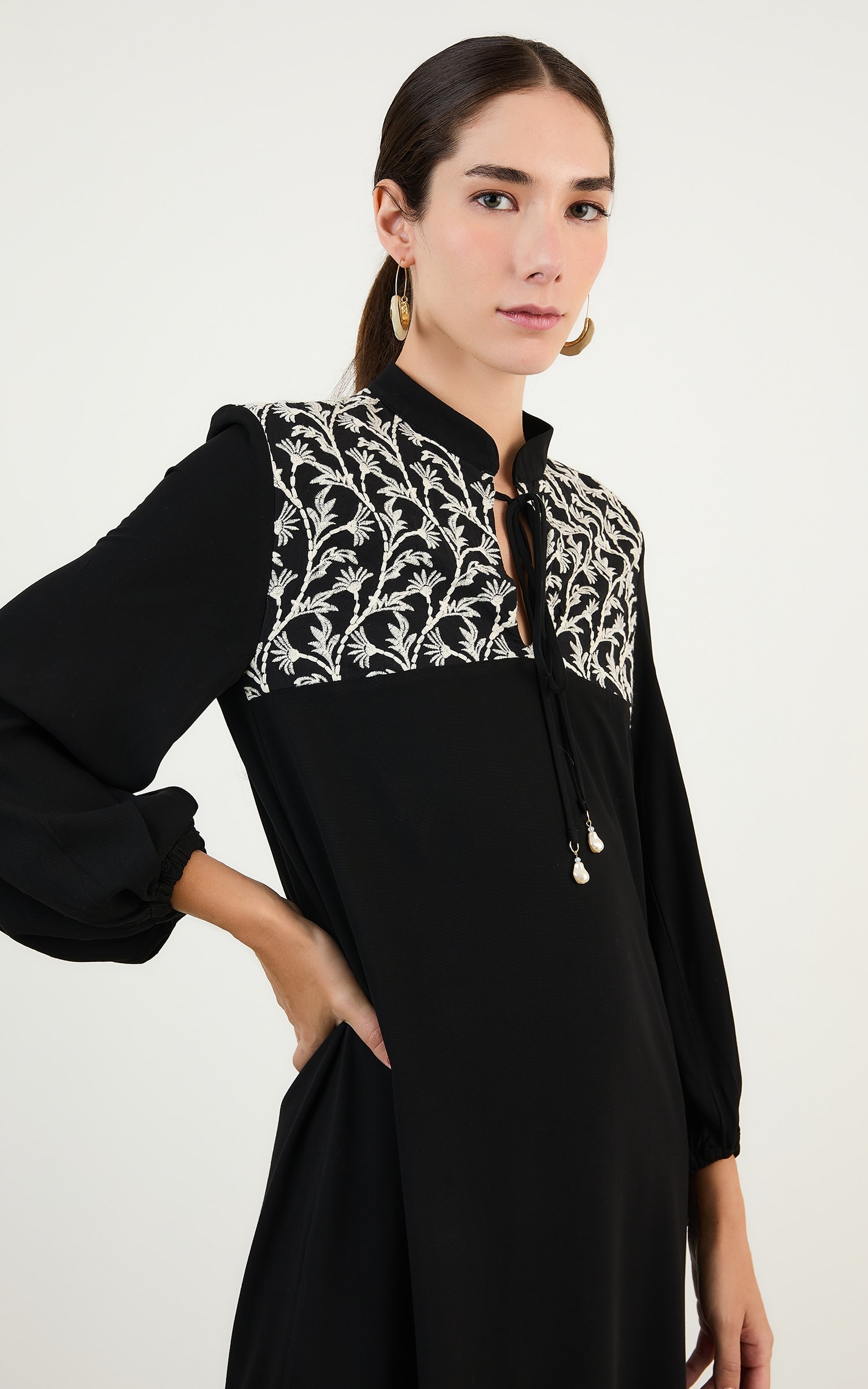 Vestido Pala Bordada Preto