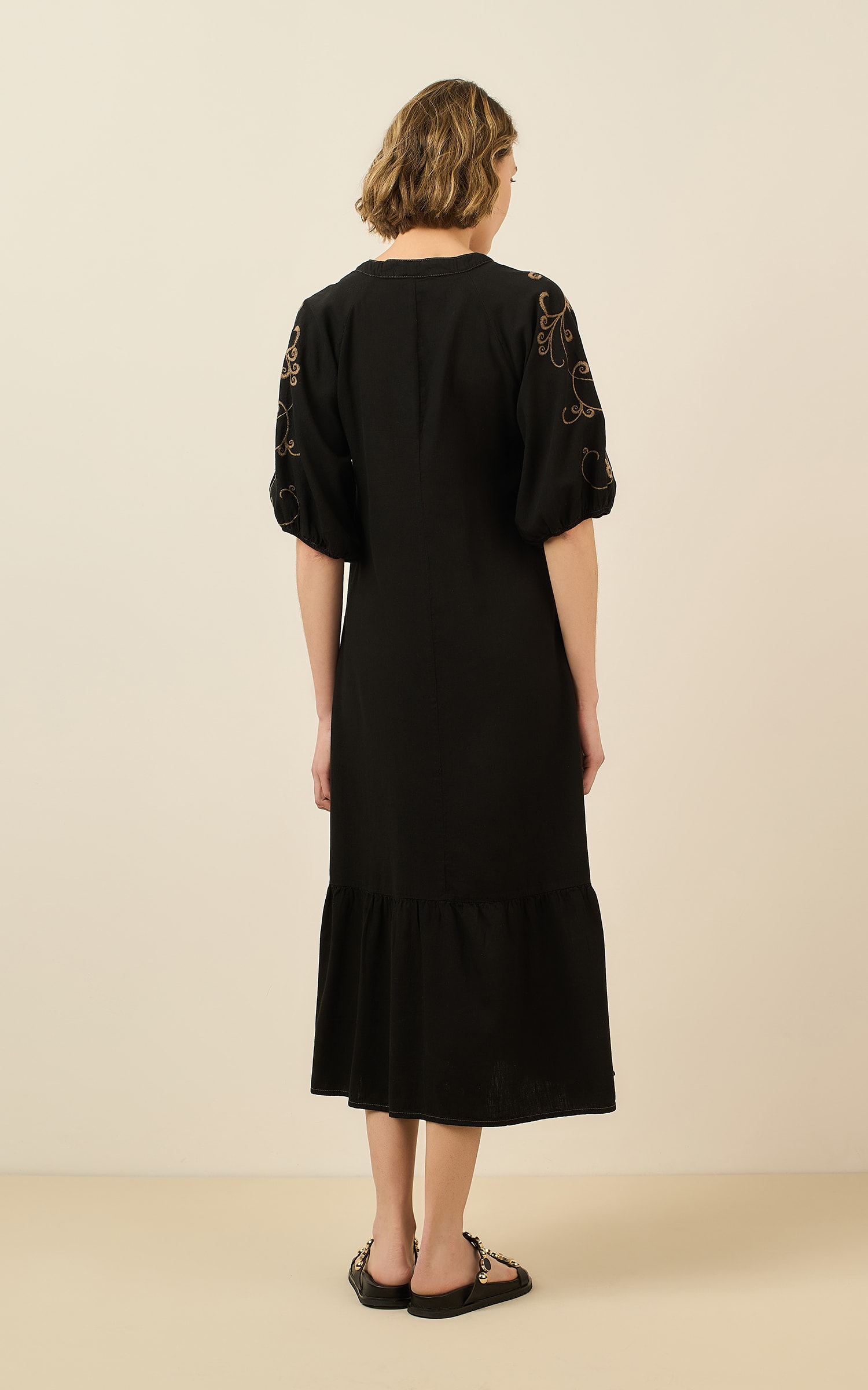 Vestido Sarja Bordado Preto