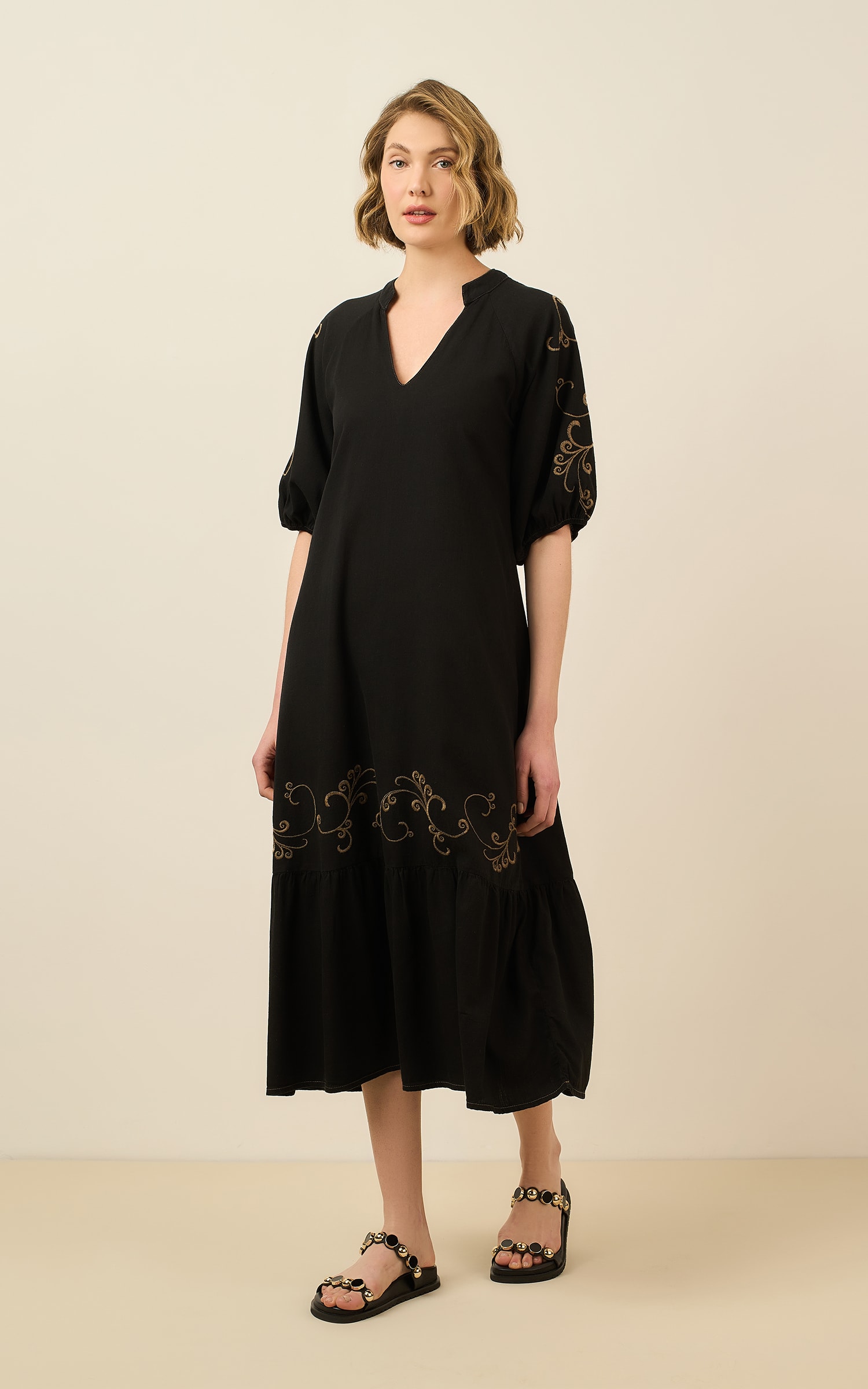 Vestido Sarja Bordado Preto