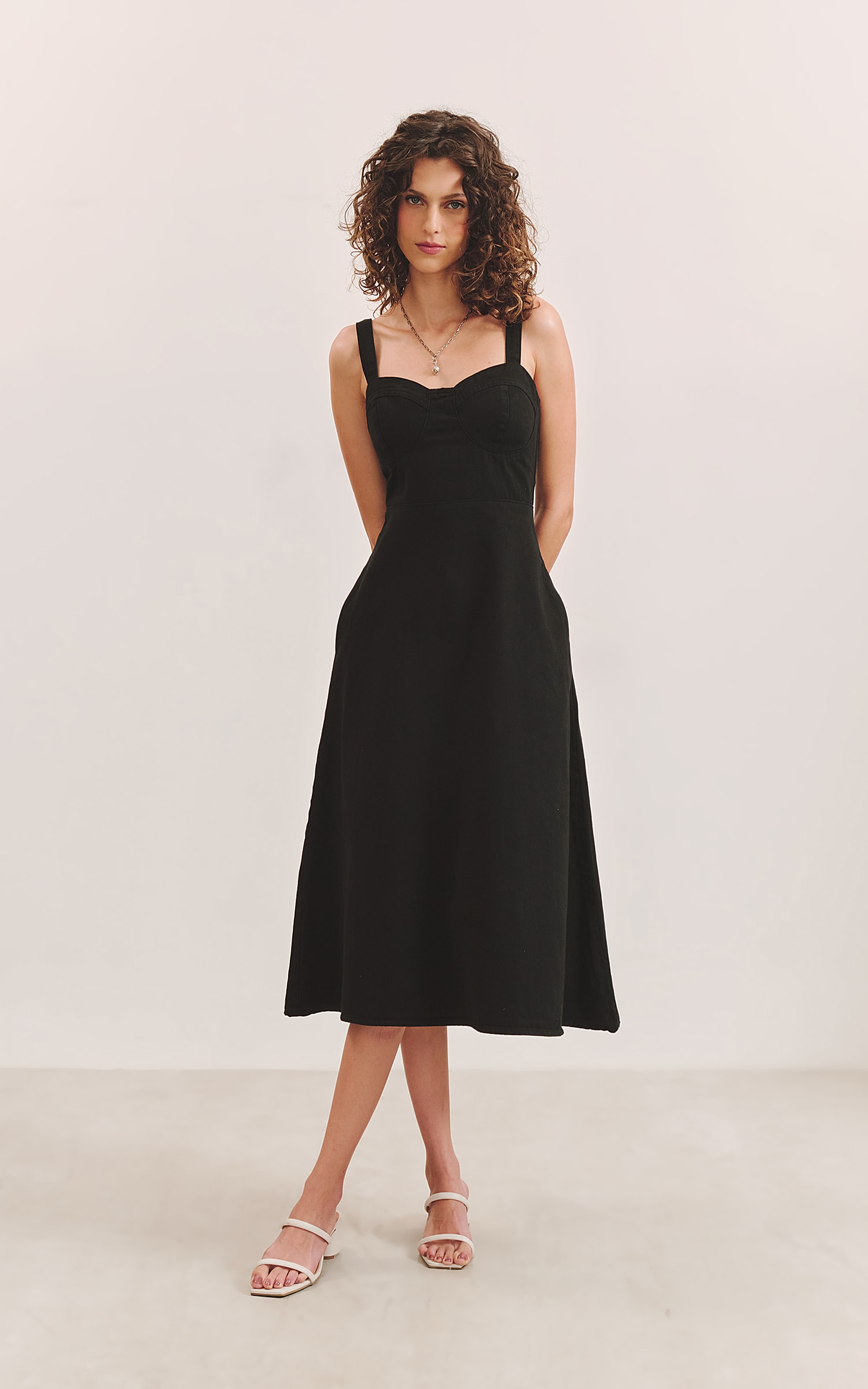 Vestido Sarja Off Recortes Preto
