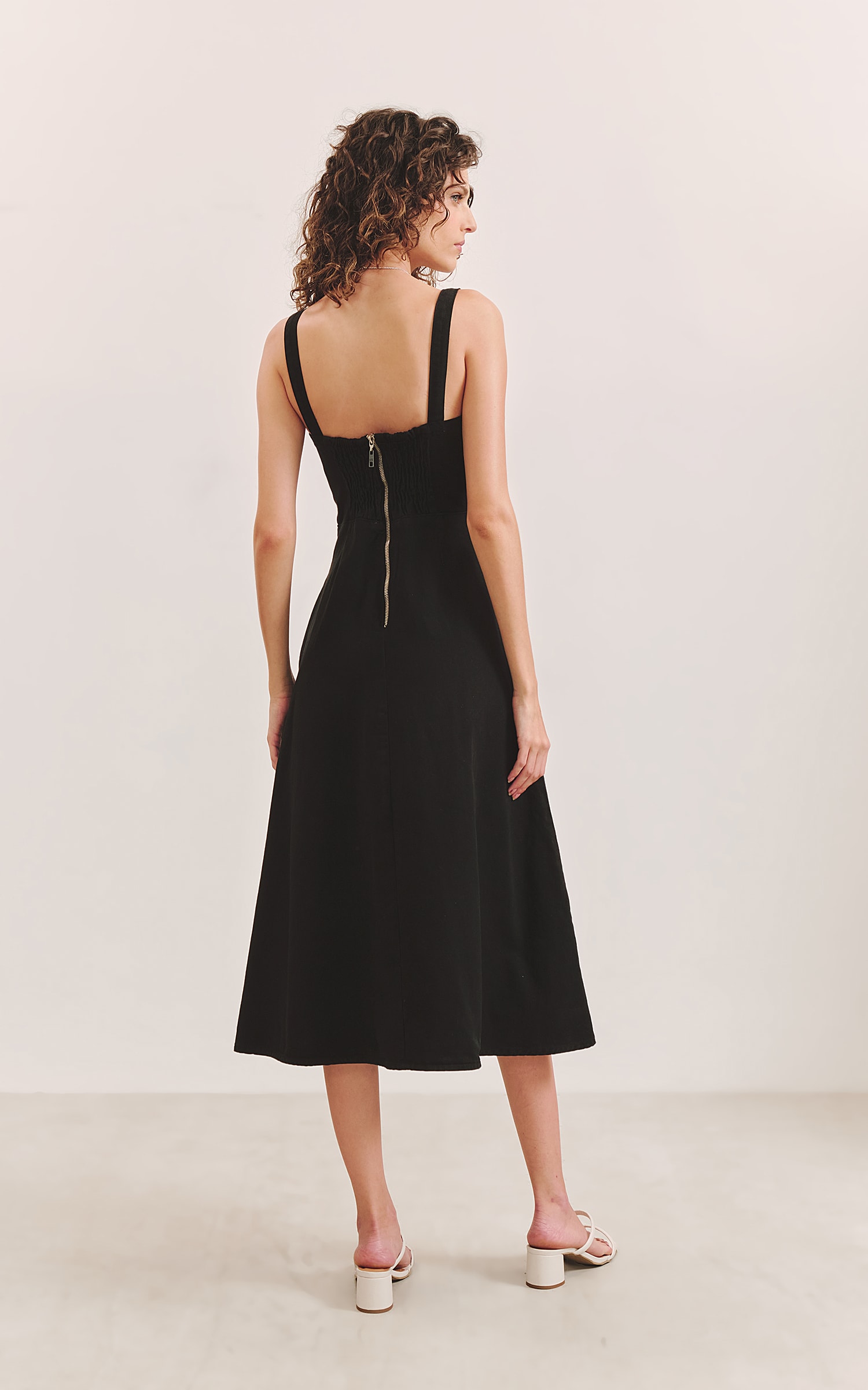 Vestido Sarja Off Recortes Preto