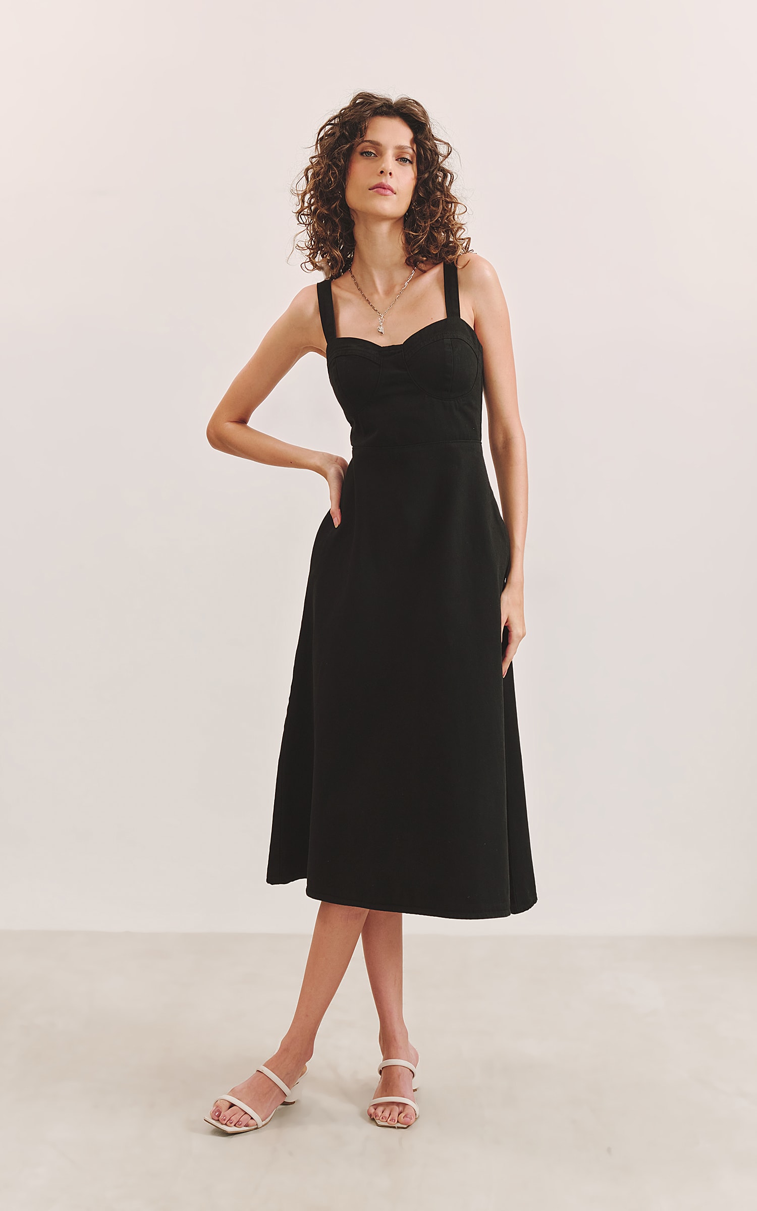 Vestido Sarja Off Recortes Preto