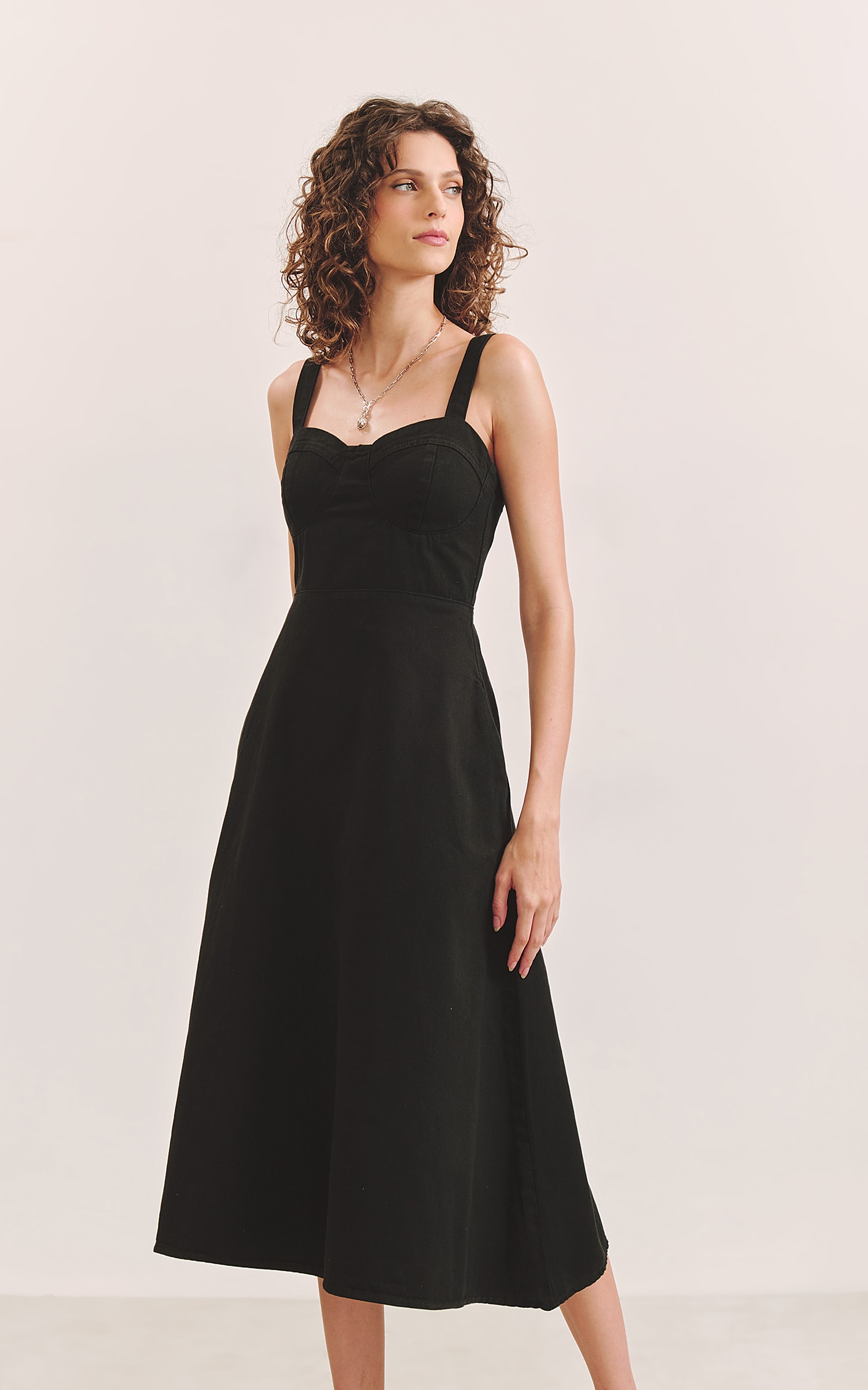 Vestido Sarja Off Recortes Preto
