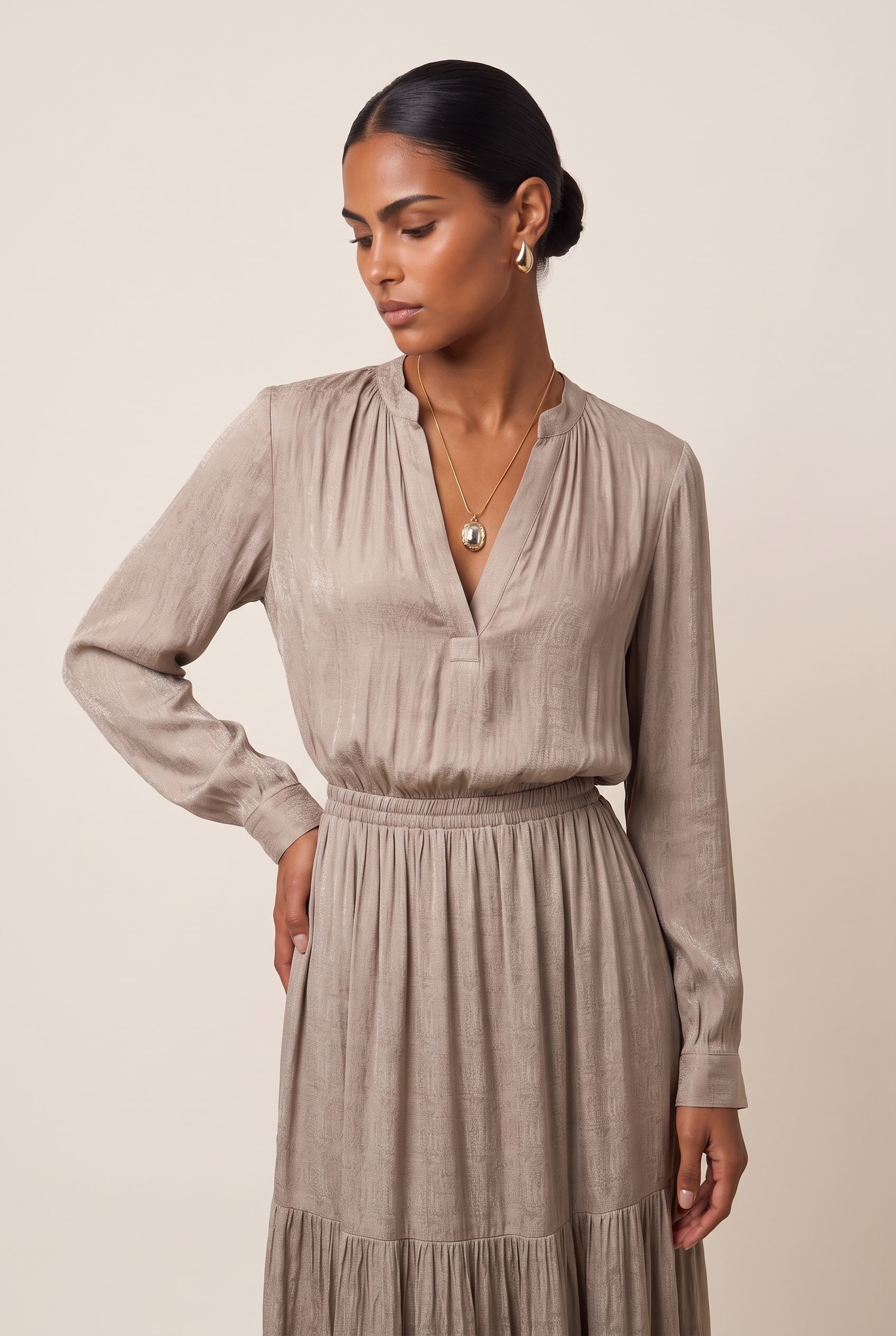 Vestido Satin Serpetine Caqui