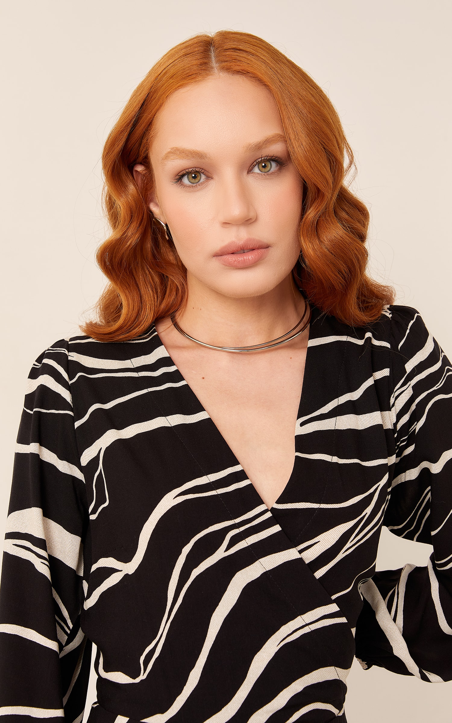 Vestido Transpasse Busto Estampa Lina Preto