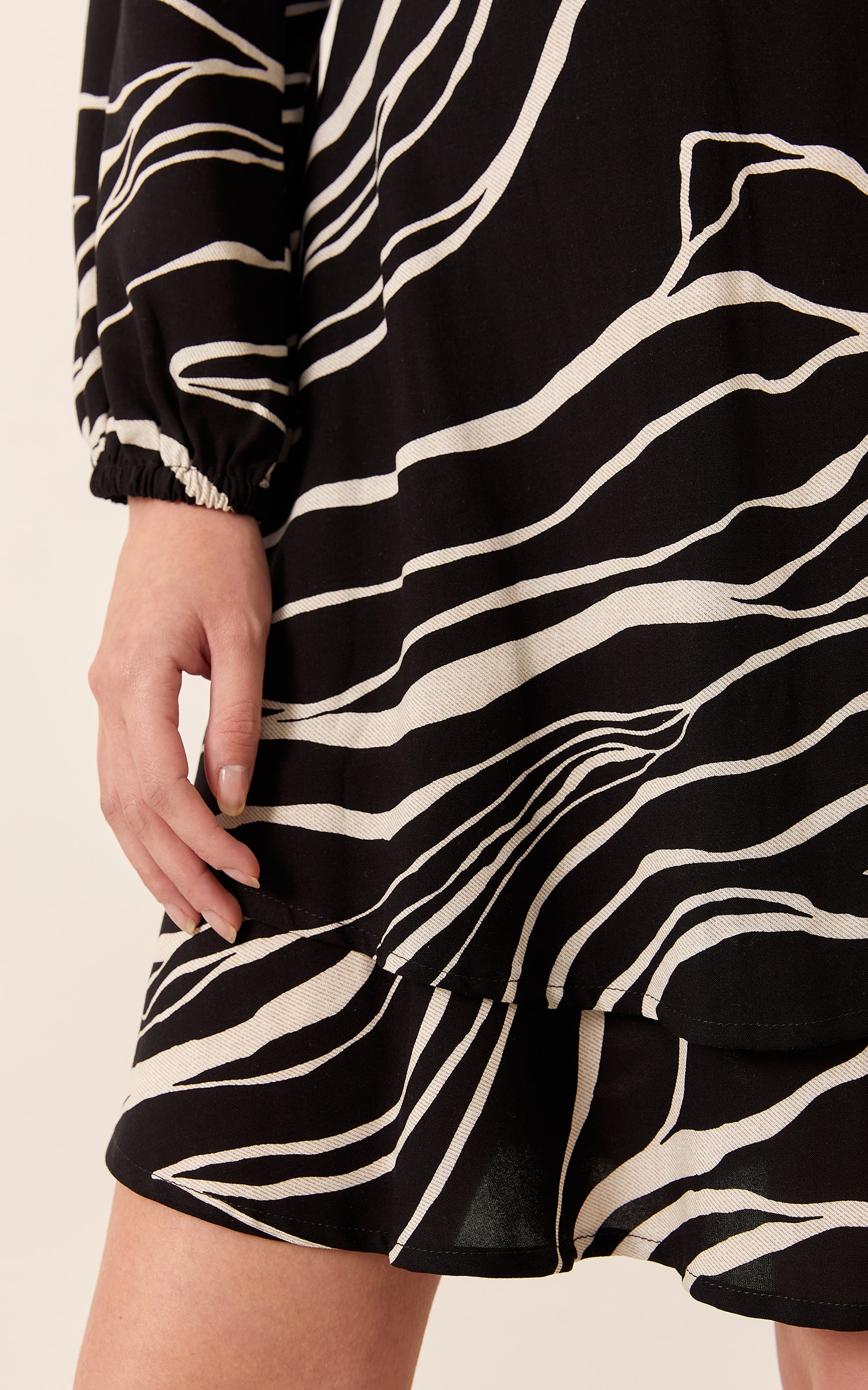 Vestido Transpasse Busto Estampa Lina Preto
