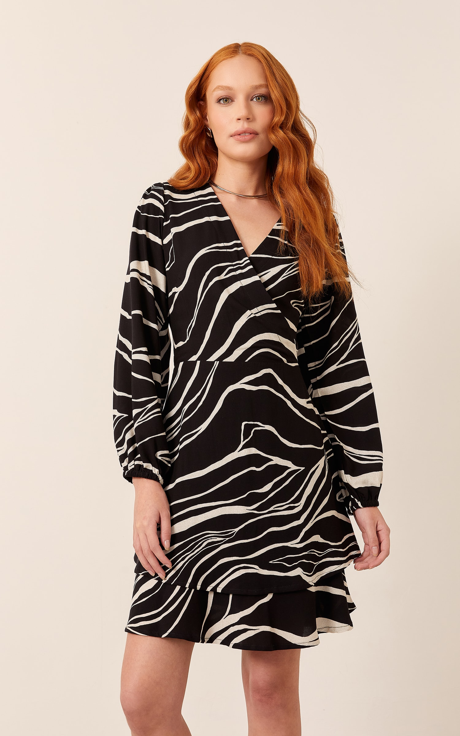 Vestido Transpasse Busto Estampa Lina Preto