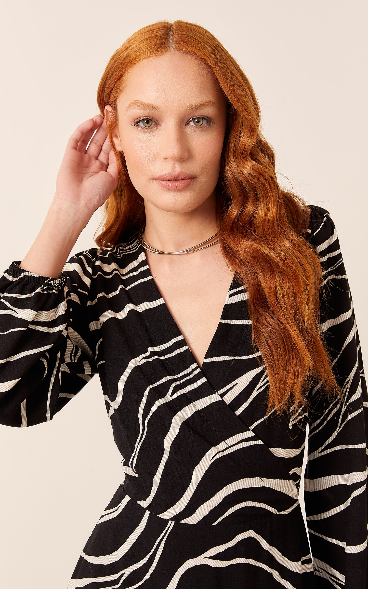 Vestido Transpasse Busto Estampa Lina Preto