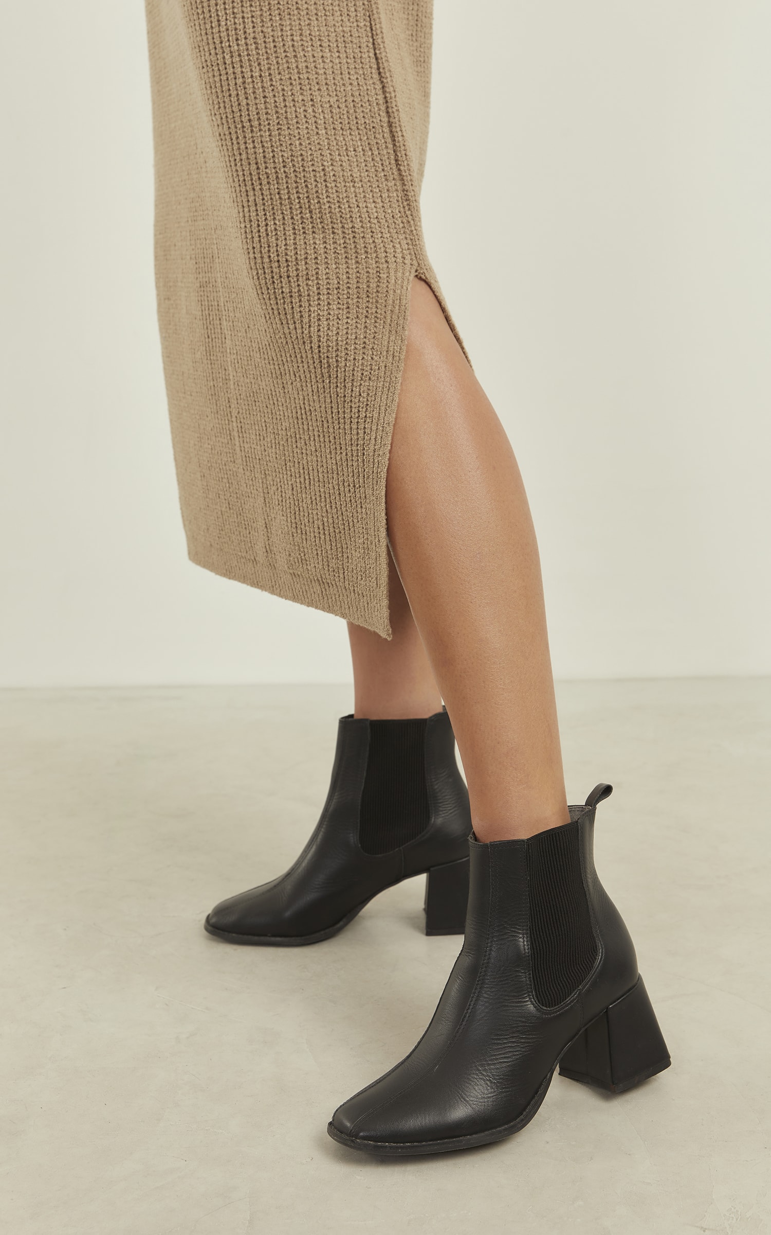 Vestido Tricot Canelado Areia