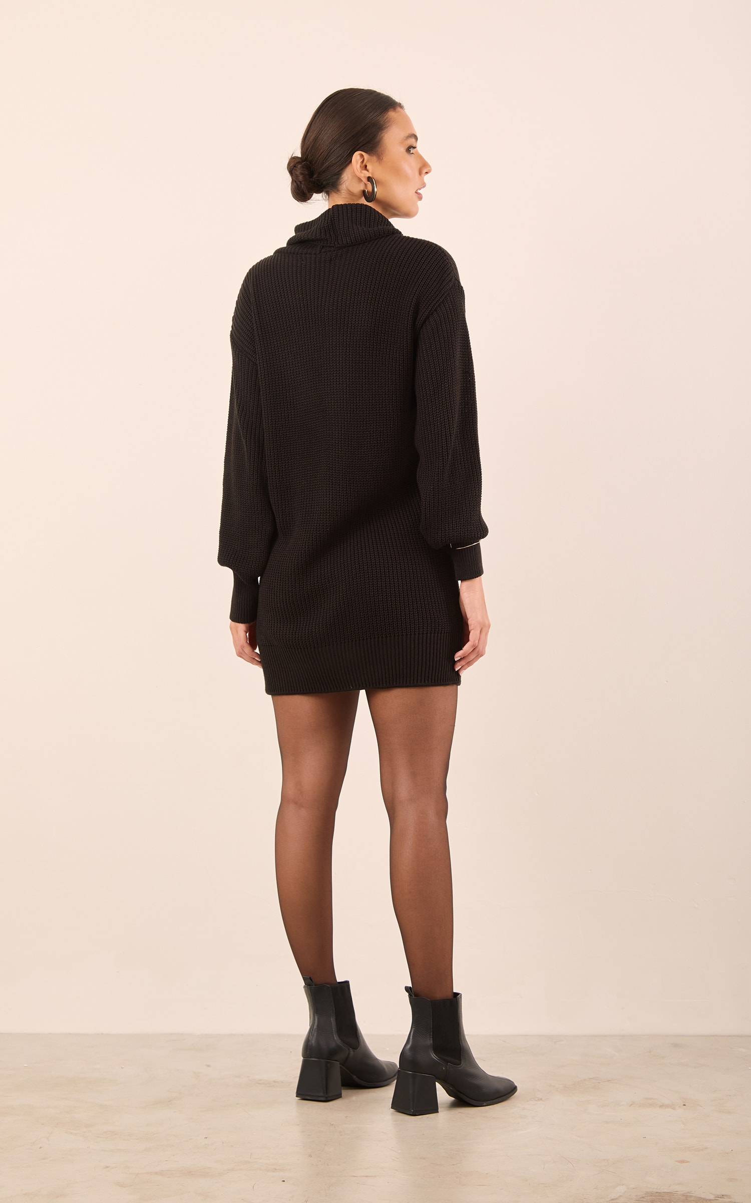 Vestido Tricot Gola Alta Preto